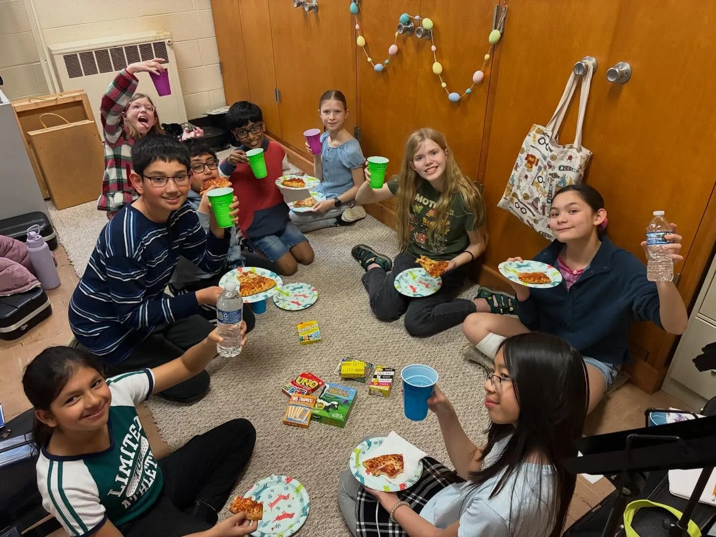 🎻✨&hearts;️

Violin, pizza, games, snacks and friendship&hellip; could this get any better?!

#kalamazooviolinchoir #youngviolinist #discoverkalamazoo #musicandcommunity #violinensemble