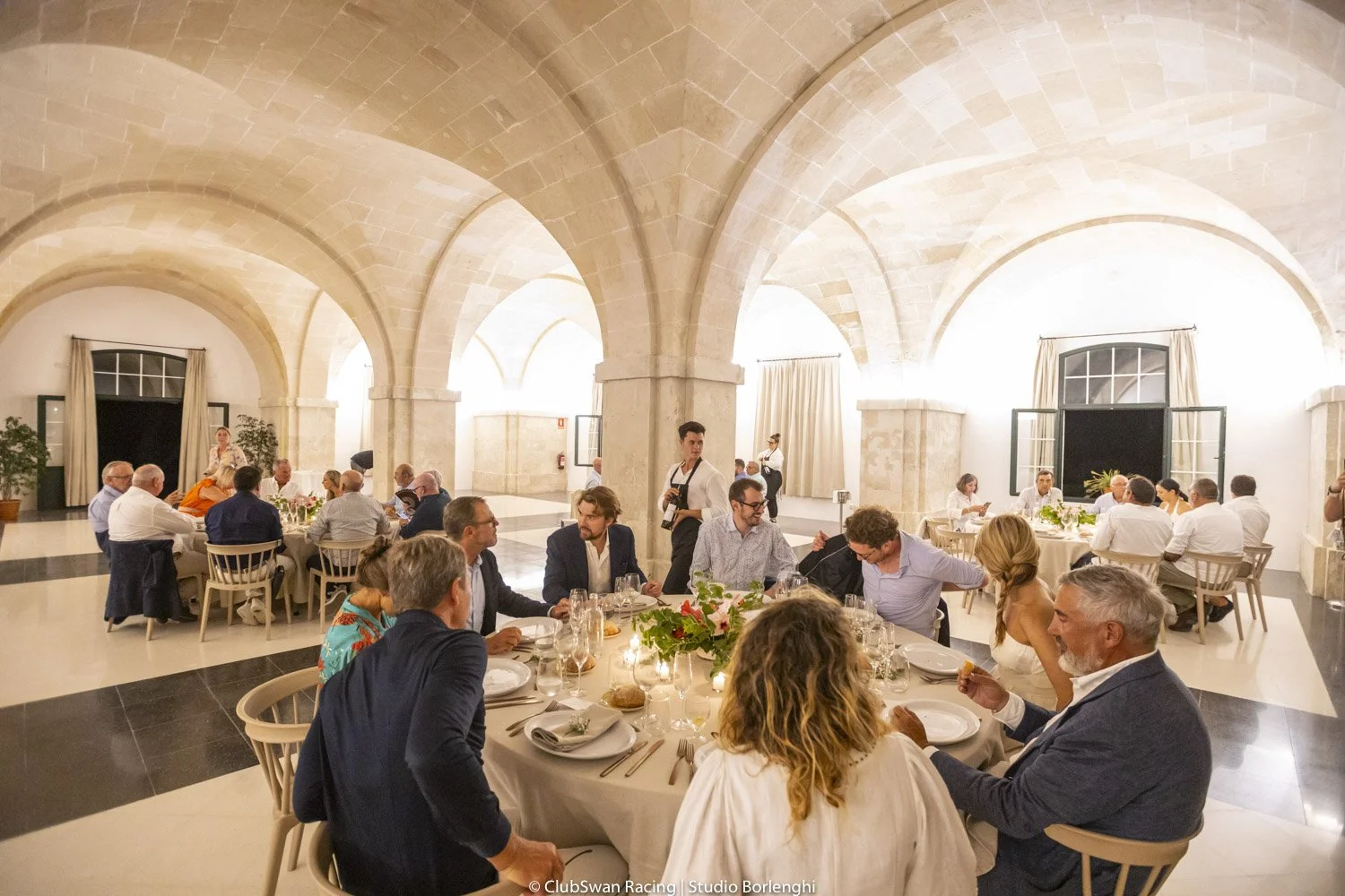 Eventos corporativos en Menorca: por qué la gastronomía influye más de lo que parece