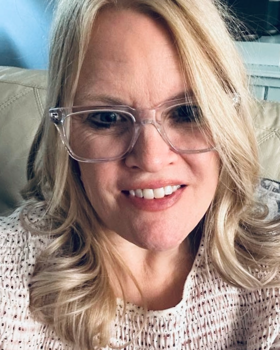 Laura, Life Coach for Women walking difficult paths. My coaching is trauma informed