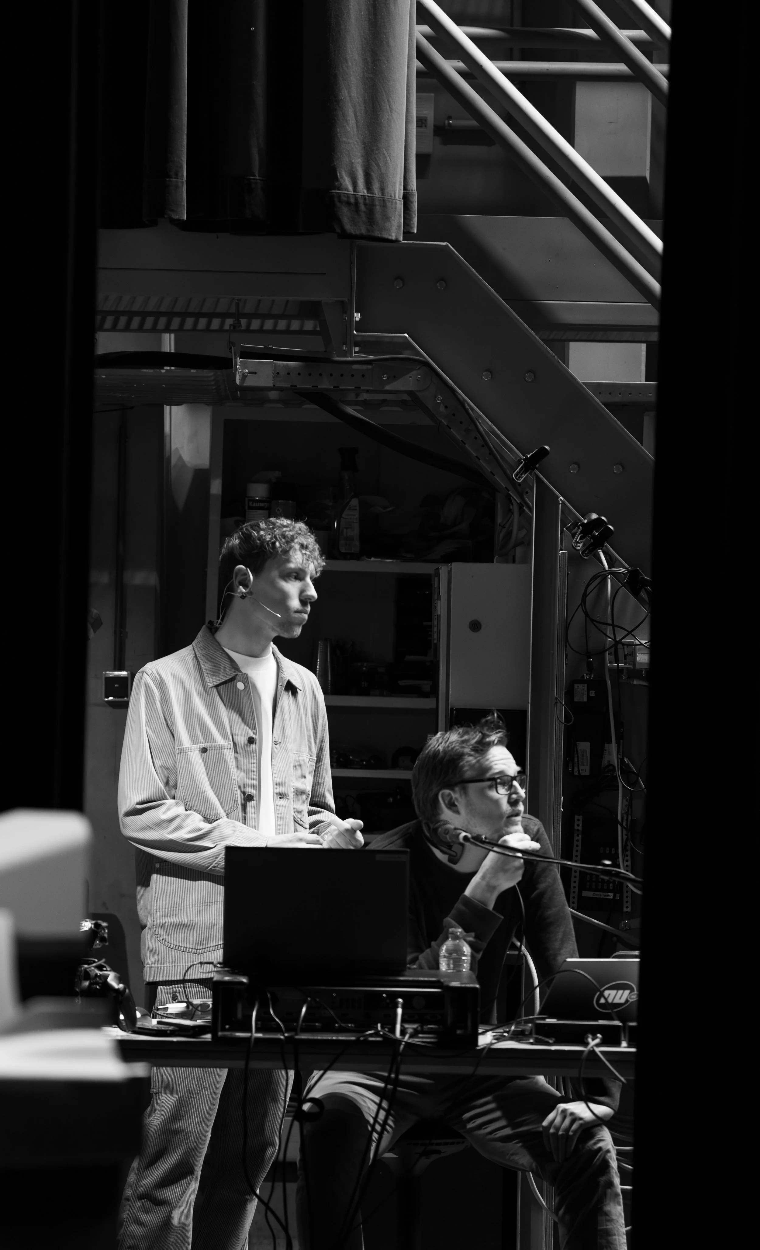 Fotoreportage van theatershow 'de Boordradio' van NU.nl