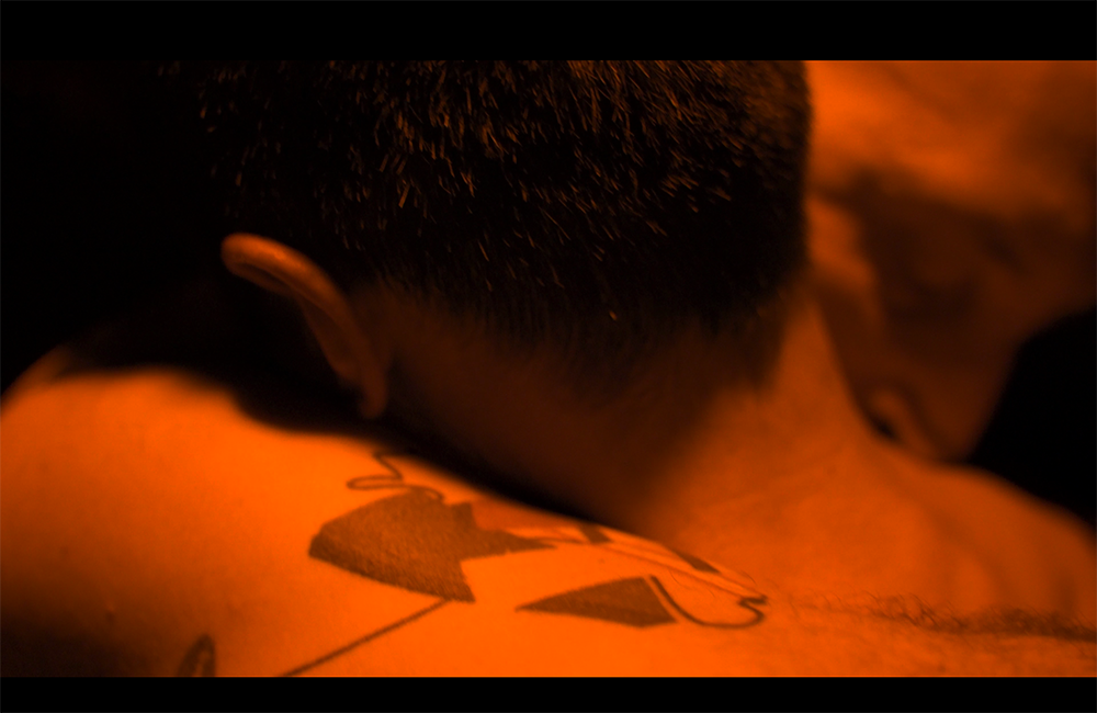 ALGO SE SIENTE / SOMETHING IS FELT