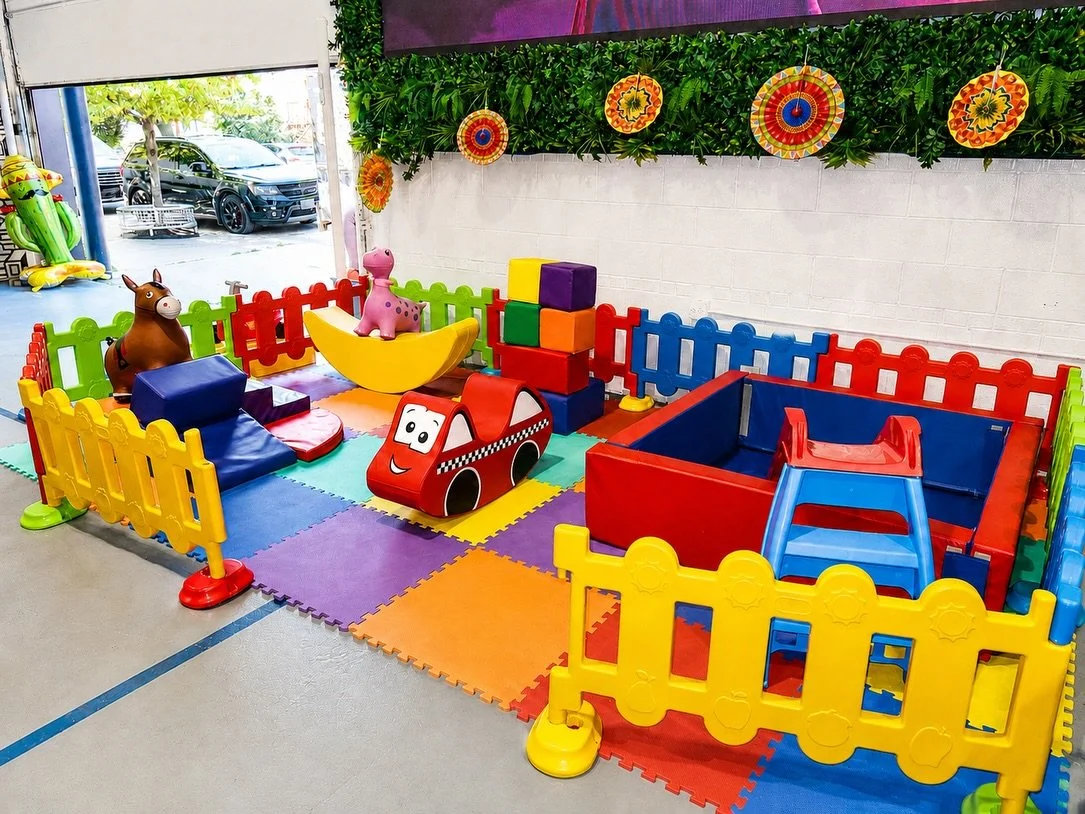 A baby shower with a little extra fiesta 🎉🌵

From the custom details to the kids&rsquo; play area and inflatable setup, Centre Court was transformed into the perfect space to celebrate baby Frankie with family and friends.

#chicagobabyshower #chic