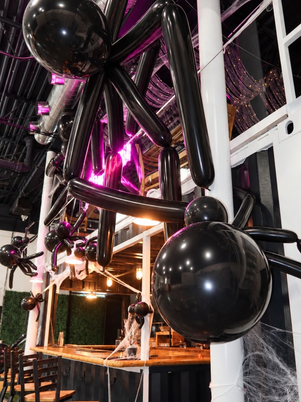 We&rsquo;re almost halfway through October, and Halloween is creeping up on us 🕷️These photos from a past Halloween party felt like the perfect way to get into the spirit. Spiders on the bar are optional, but we&rsquo;d love to help bring your party
