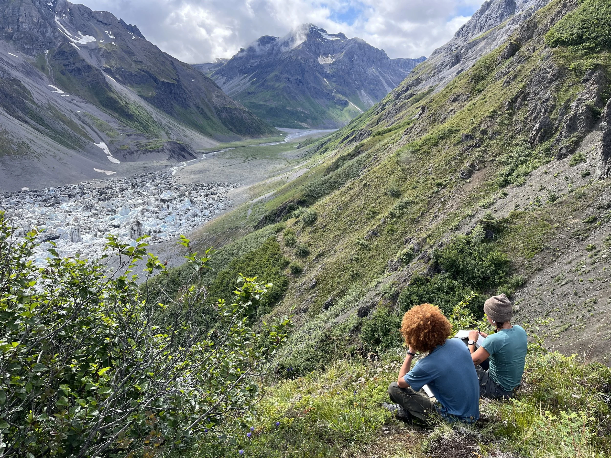 Observing a jökulhlaup (glacial outburst flood) in real time, from a goat trail above the lake