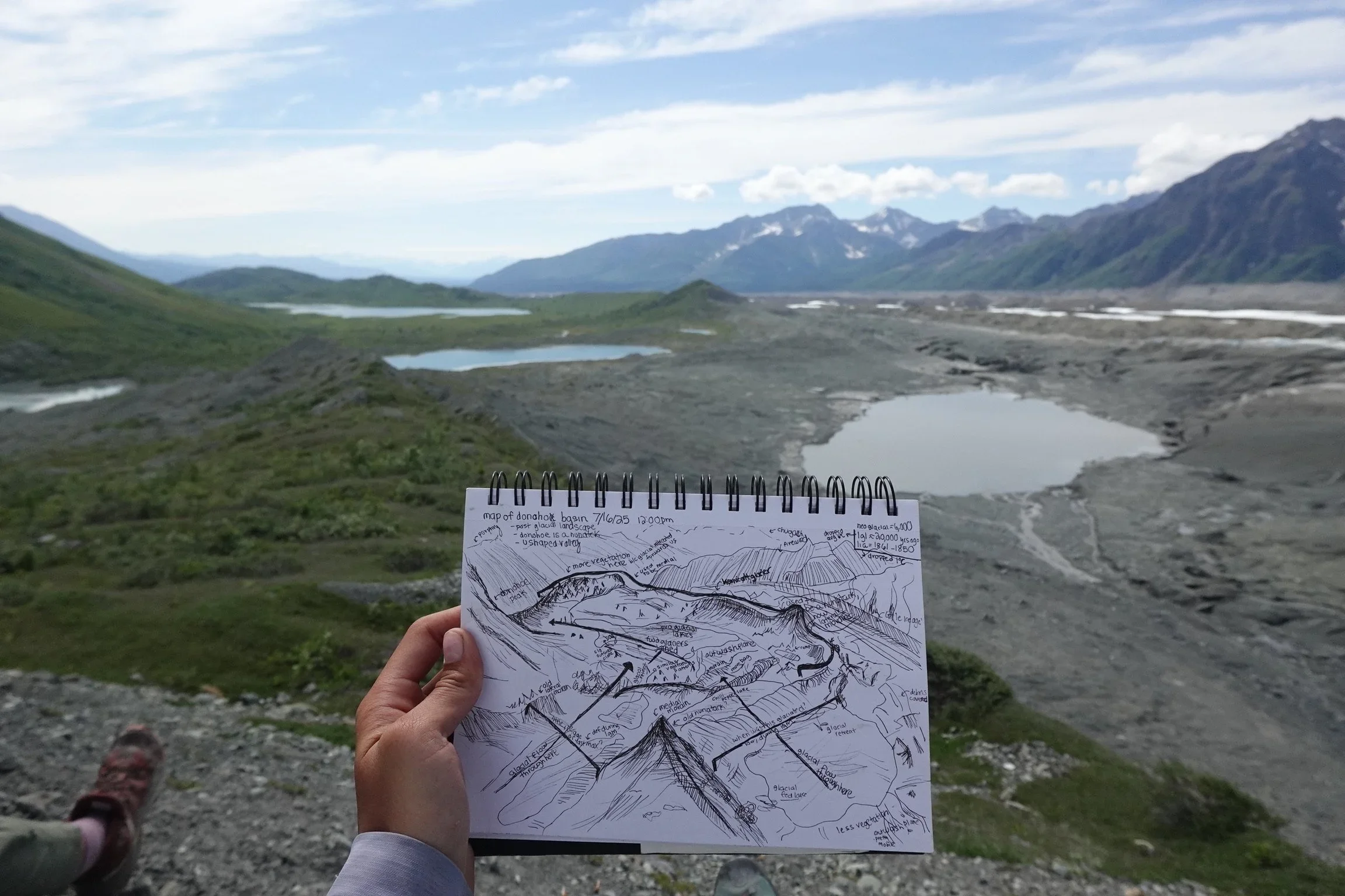 Reading the landscape from a vantage point atop an old lateral moraine, to reconstruct the timeline of proglacial lake formation down below