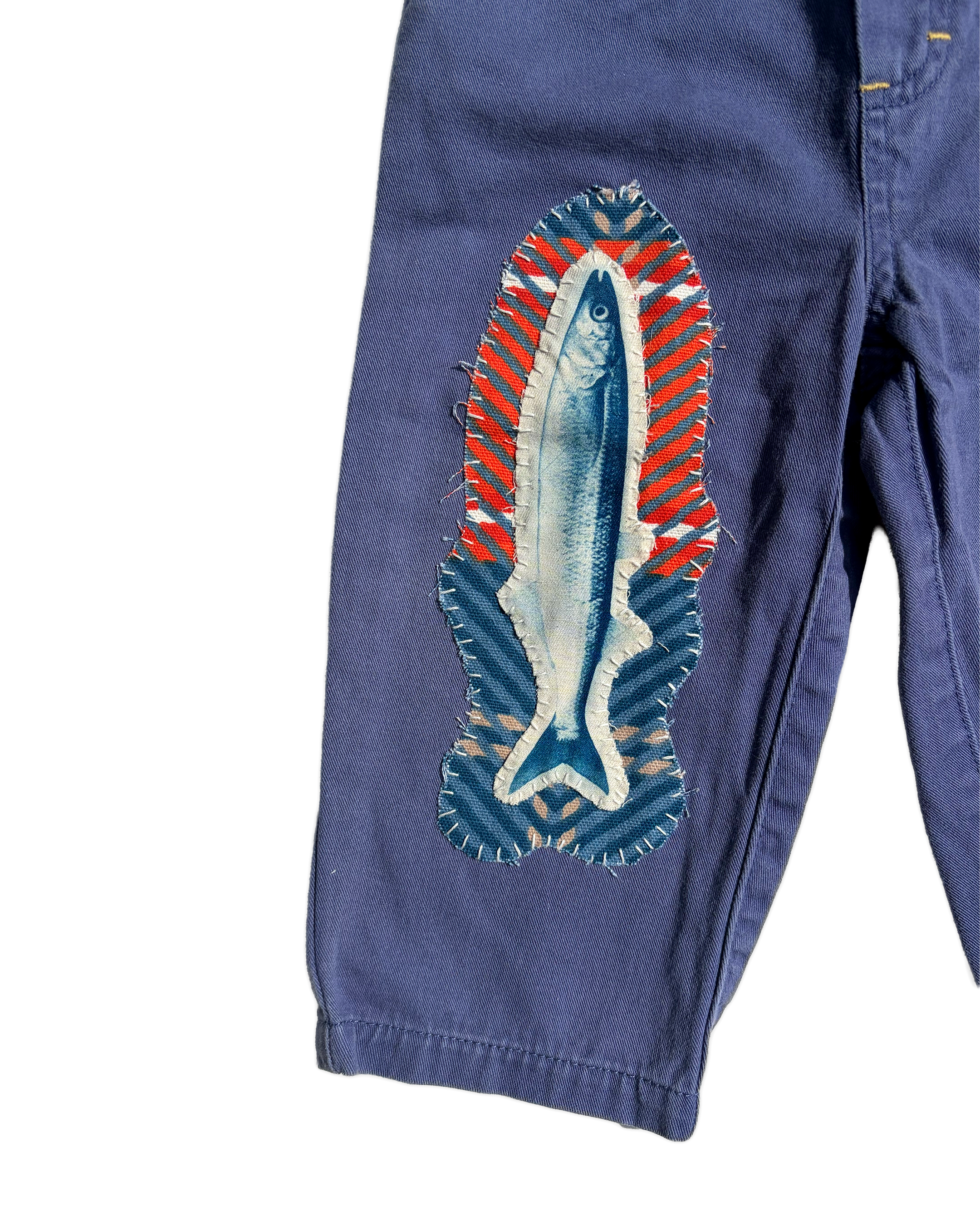 KIDS_PANTS_CLOSE_UP2.png