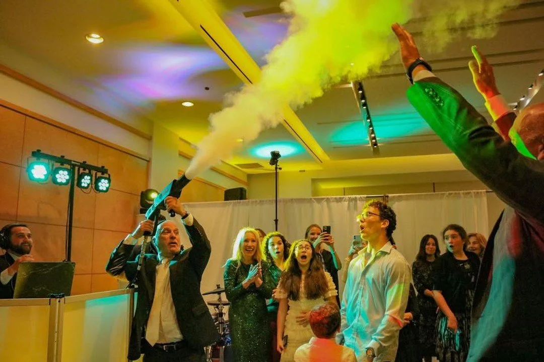 CO2 canon Special FX, lighting, DJ, sound system at a Miami jewish wedding at the young Israel of Surfside by baseline studio