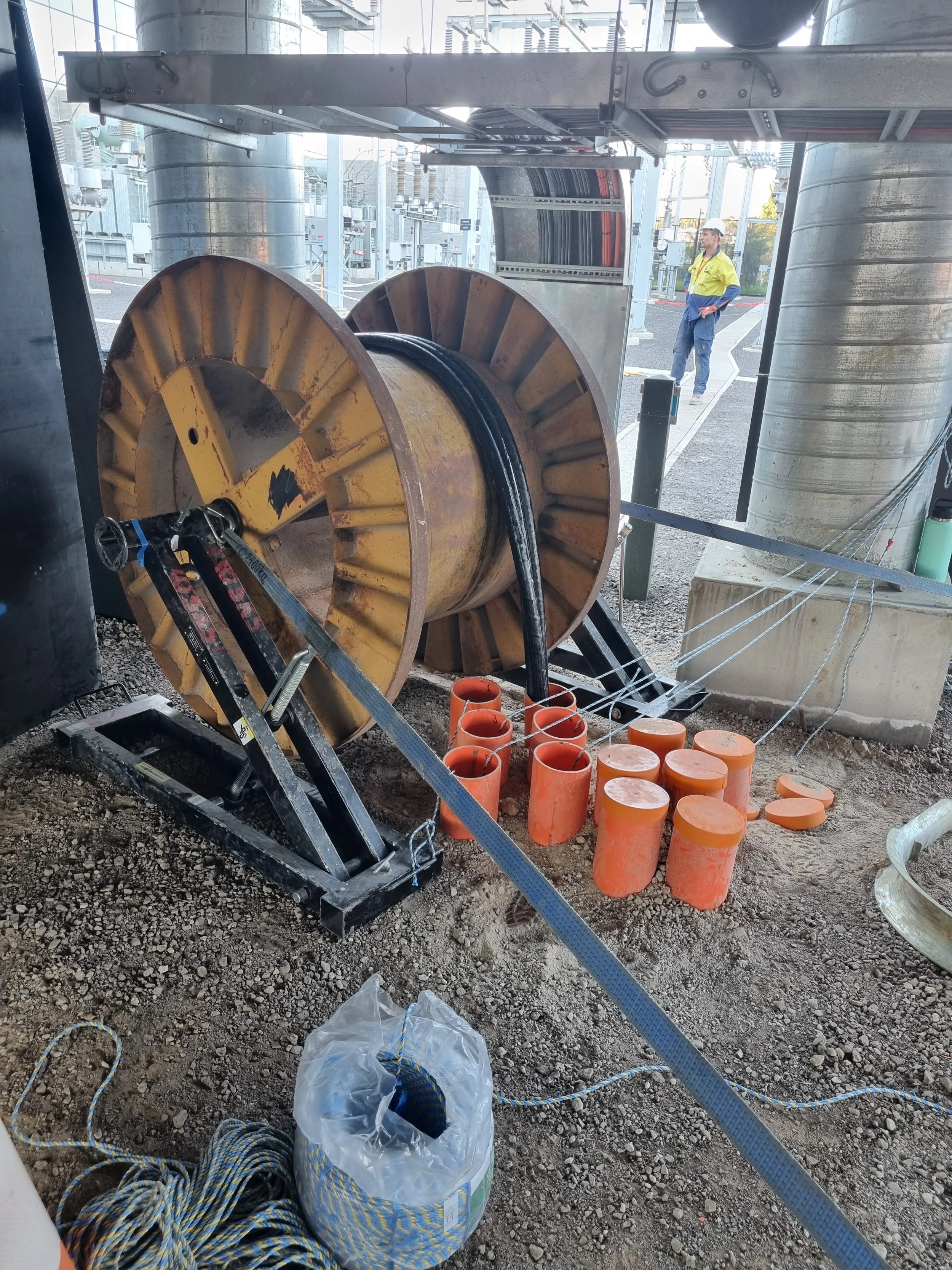 500mm2 HV cable pulled over steel drum / roller