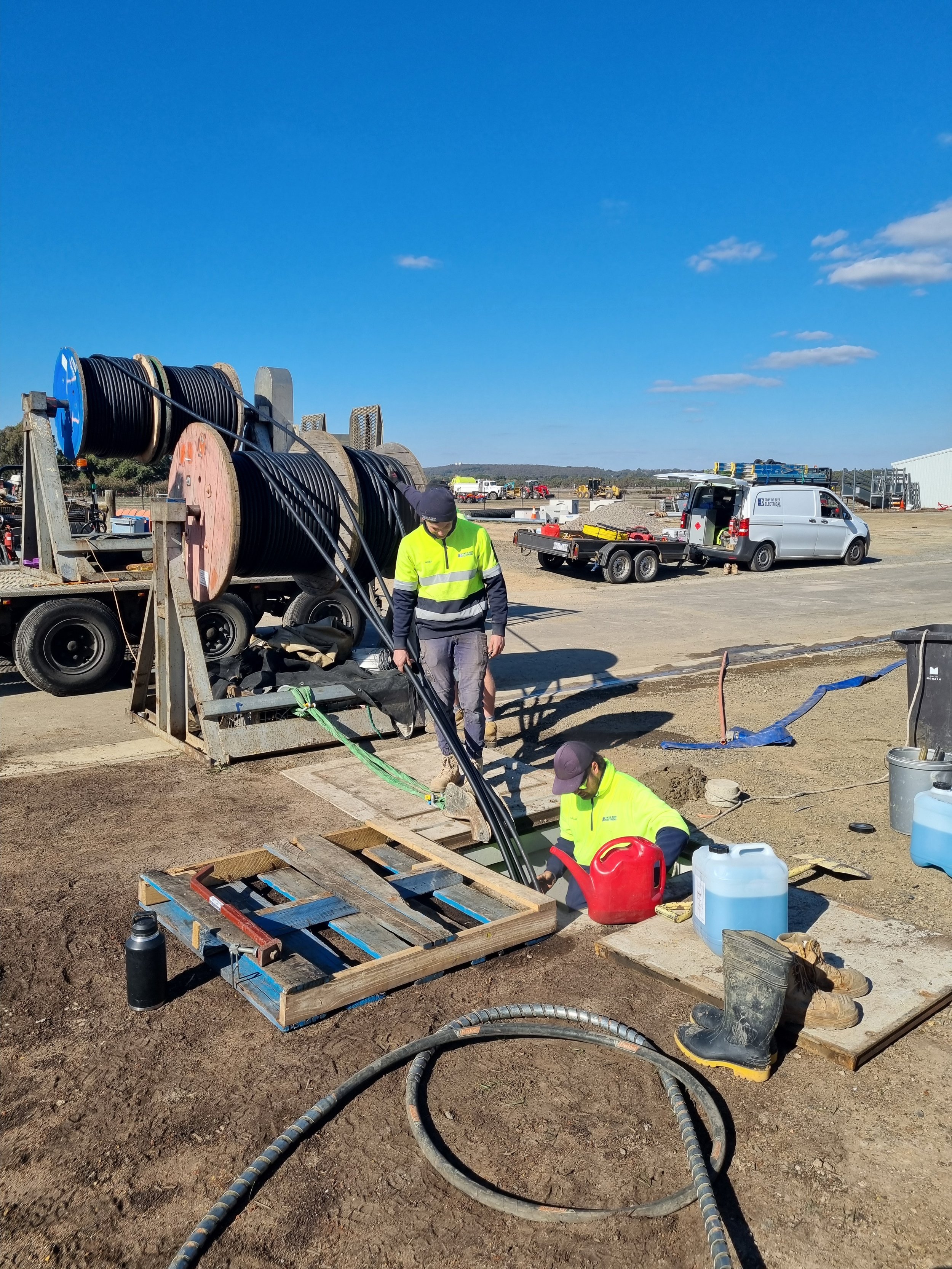 Underground cable winching 400m - Setup on A-Frame stand for reduce manual handling