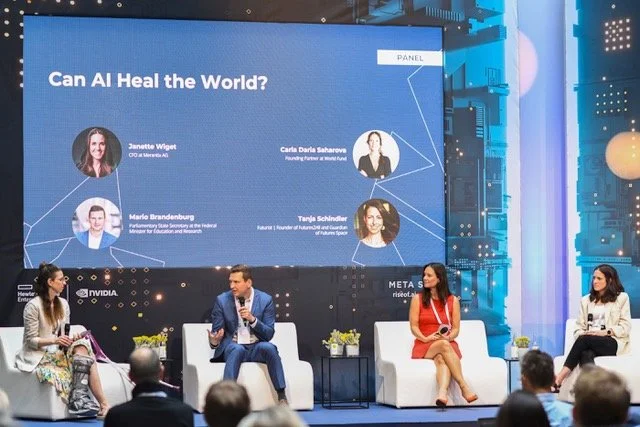 Tanja Schindler – Futuristin & Keynote Speaker - Rise of AI - Berlin Deutschland - Panel Can AI Heal the World?