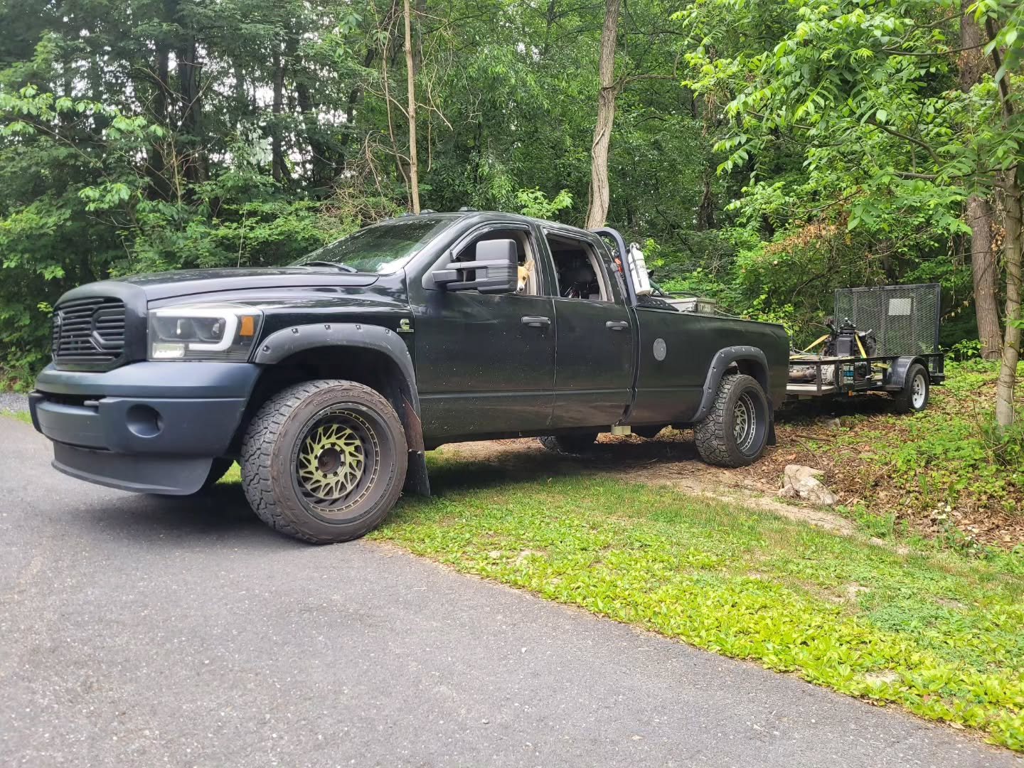 I've built quite a few trucks over the years

Multiple 12 valve 3rd gens, an 06 with a built auto/dually swap, a big turbo Starion, 2g Eclipse, etc.

This is by far my favorite. 

6.7block/5.9 head, 2nd gen swap, and nv5600 in a 2006 platform so I ca