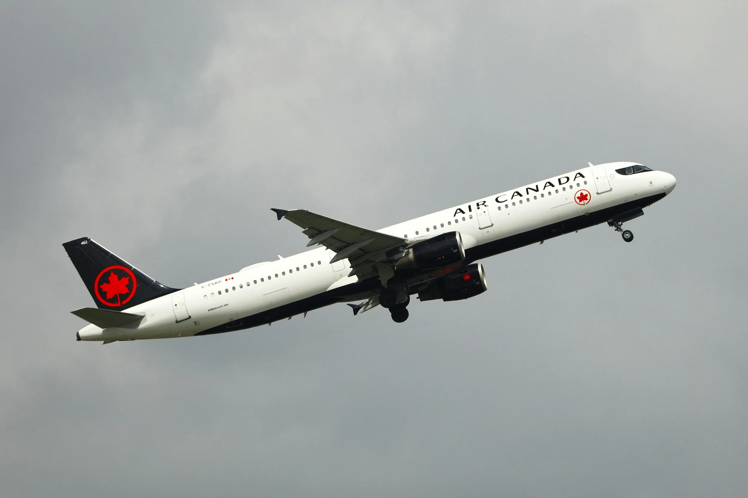 Former Air Canada Captain Accused of Flying for 17 Years Without Proper License