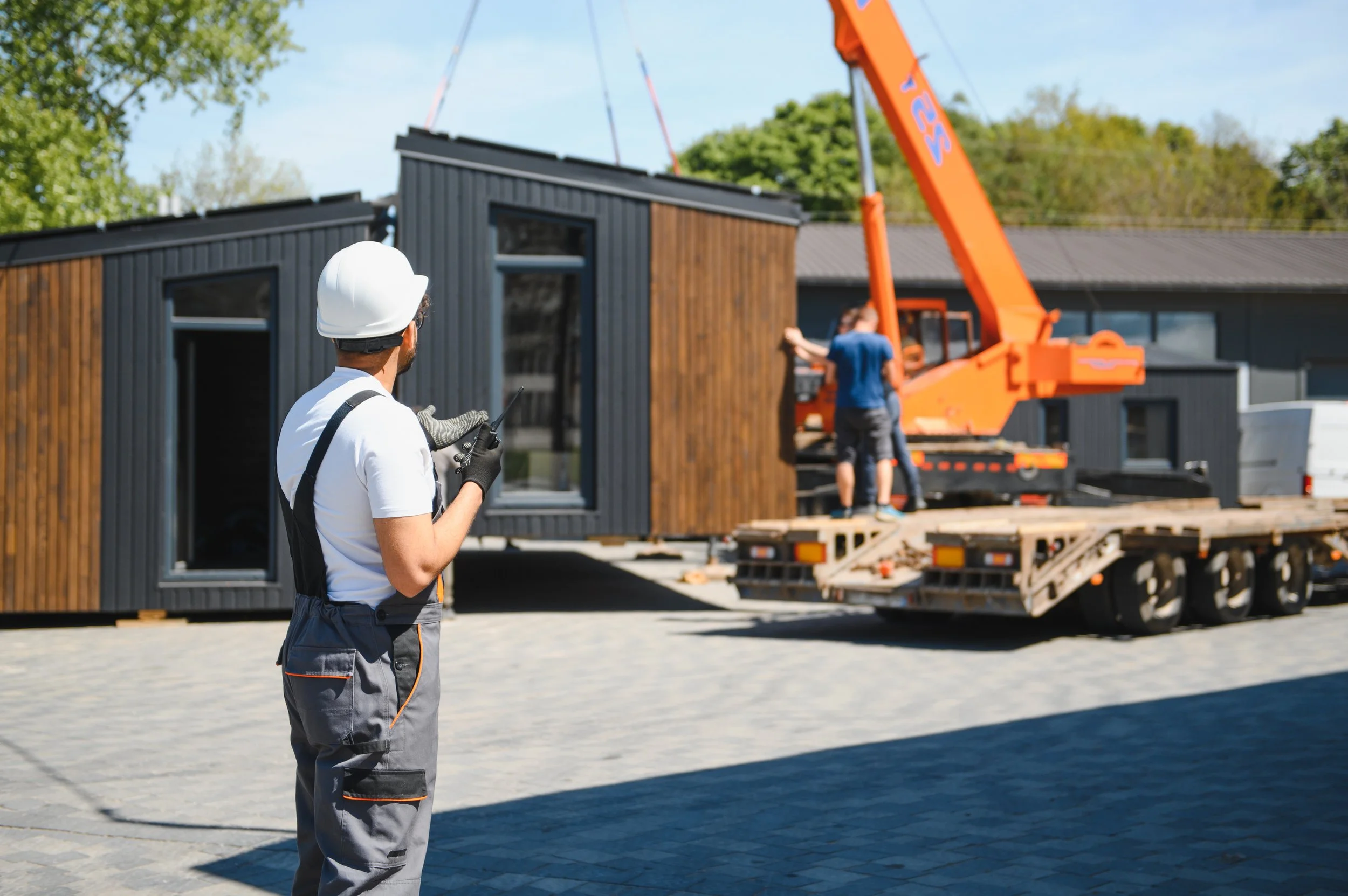 construction-worker-supervising-loading-of-modular-2026-01-08-08-13-01-utc.jpg