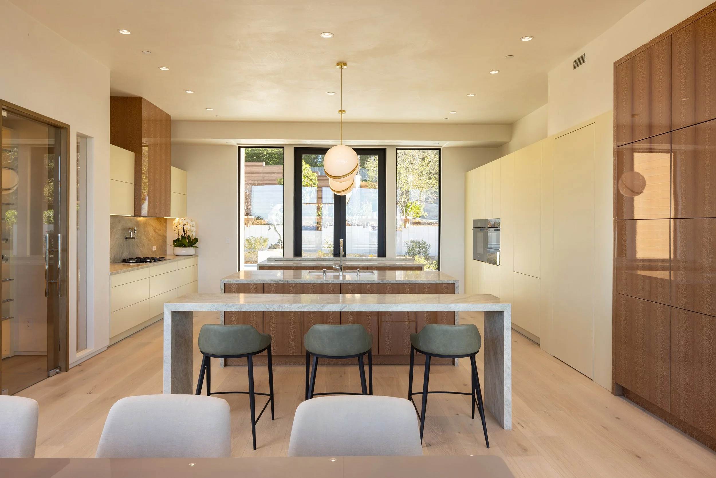 9  77 3364 17MileDriveKitchen.jpg