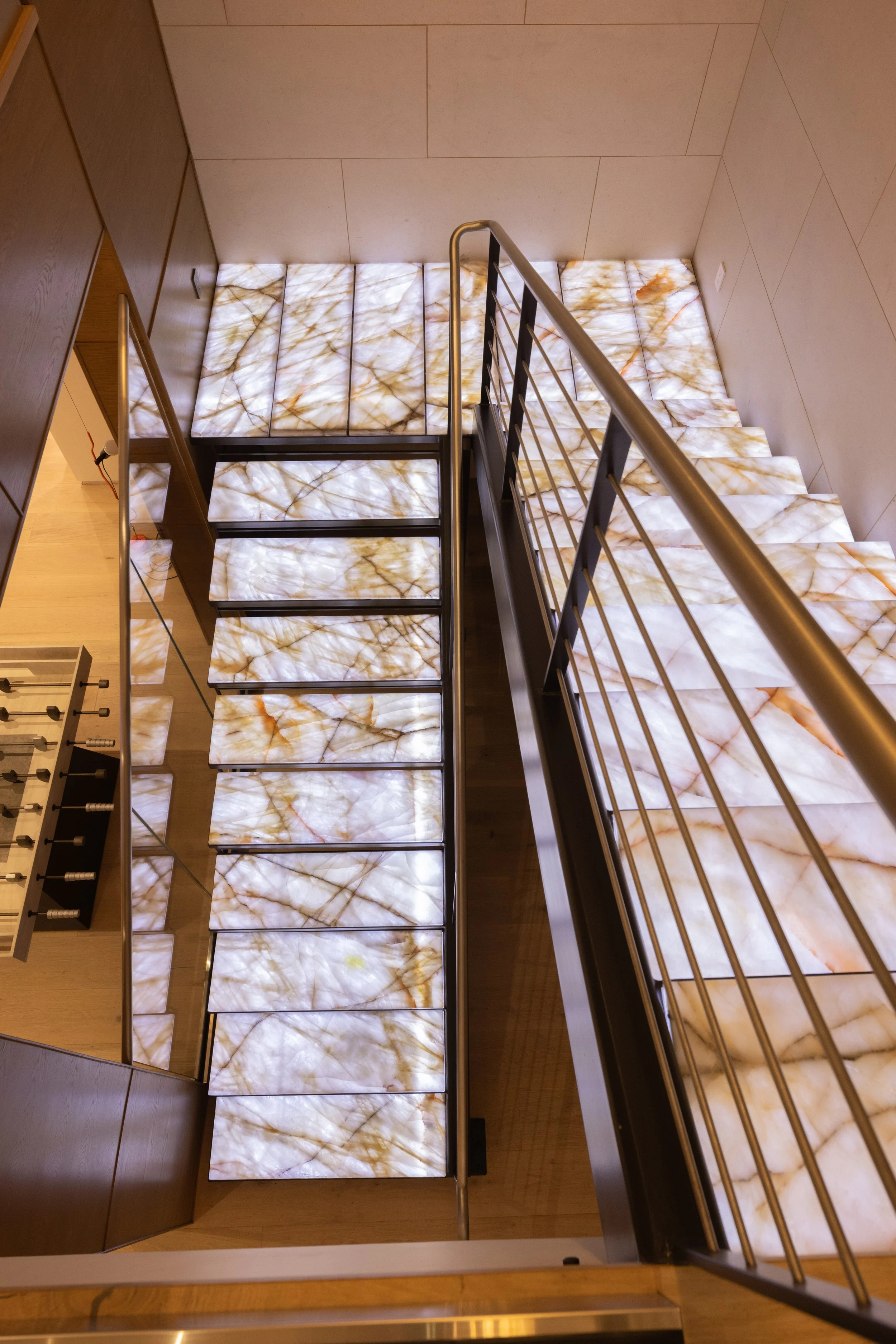 25 163 3364 17MileDrivestairs.jpg