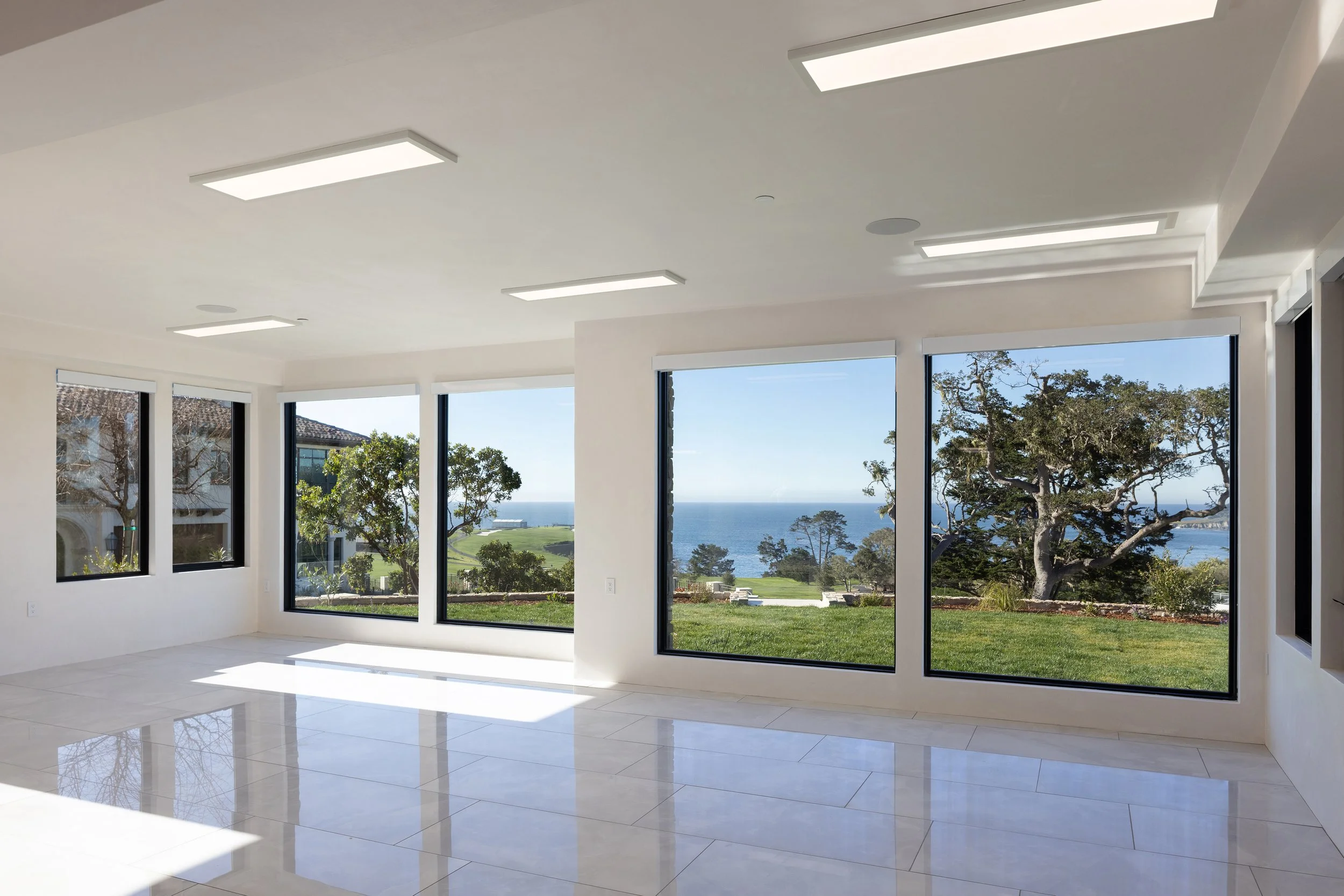 35 of 79 3364 17MileDriveGarage.jpg