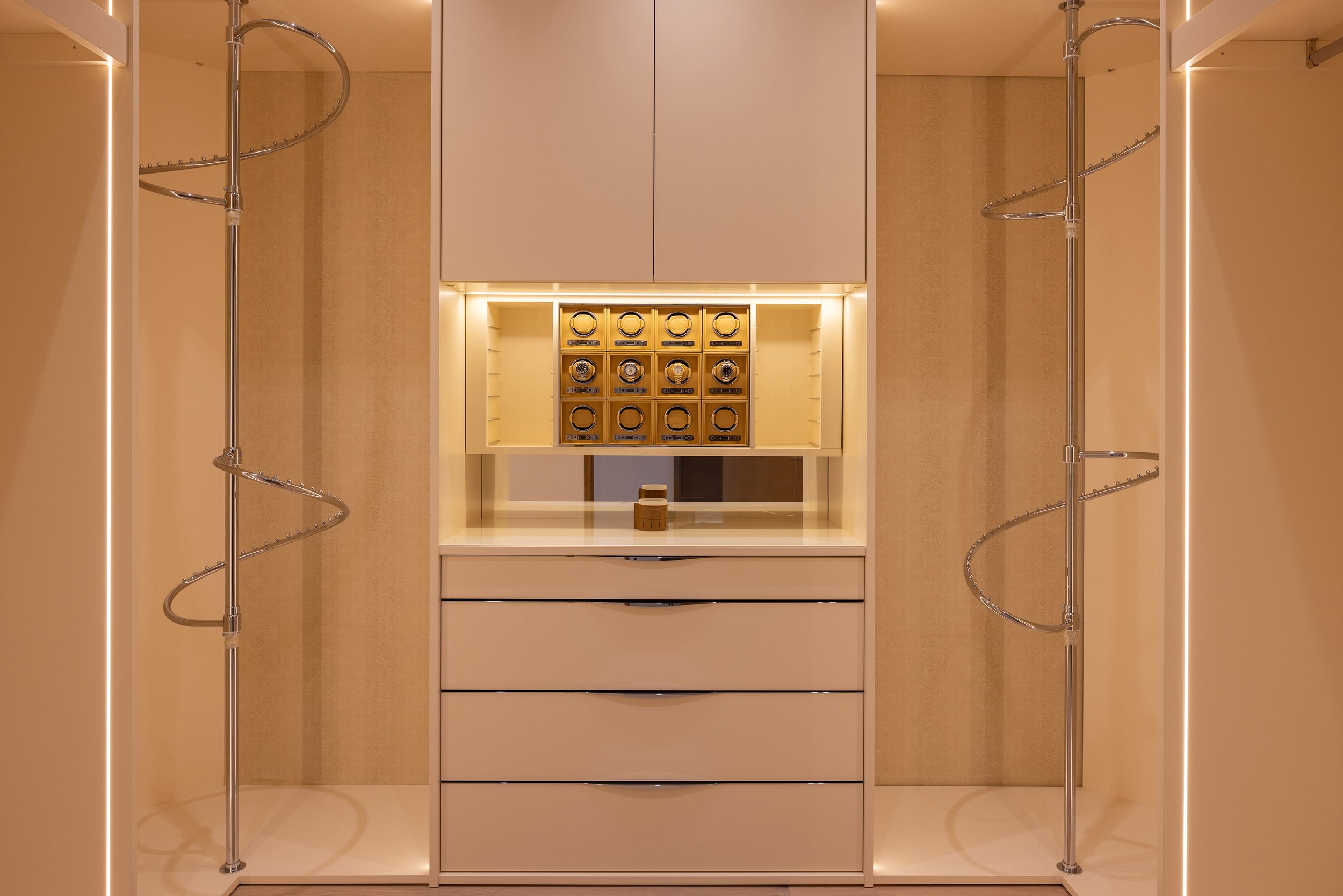 15 67 3364 17MileDrivePrimaryCloset.jpg