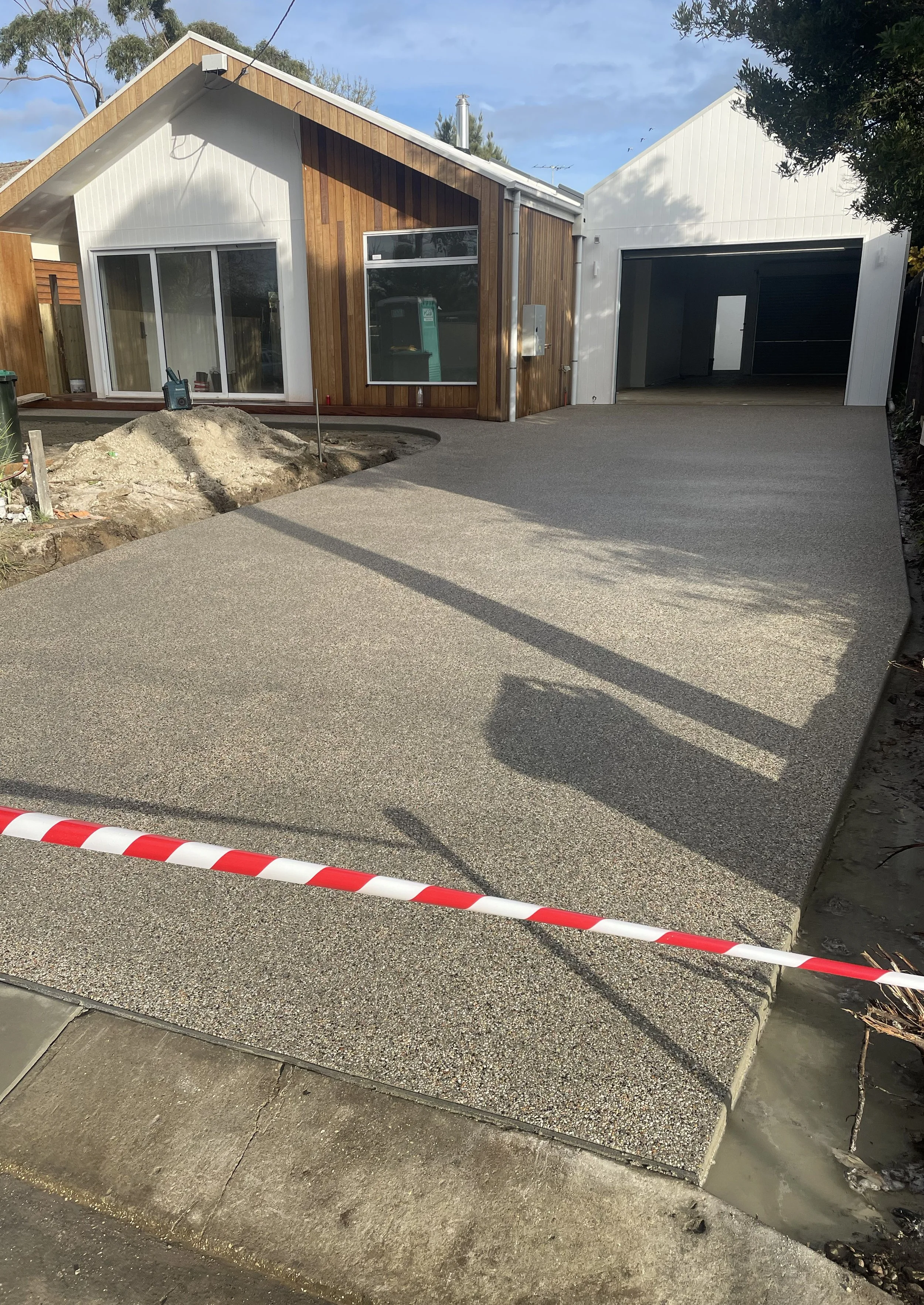 Exposed aggreggate concrete driveway