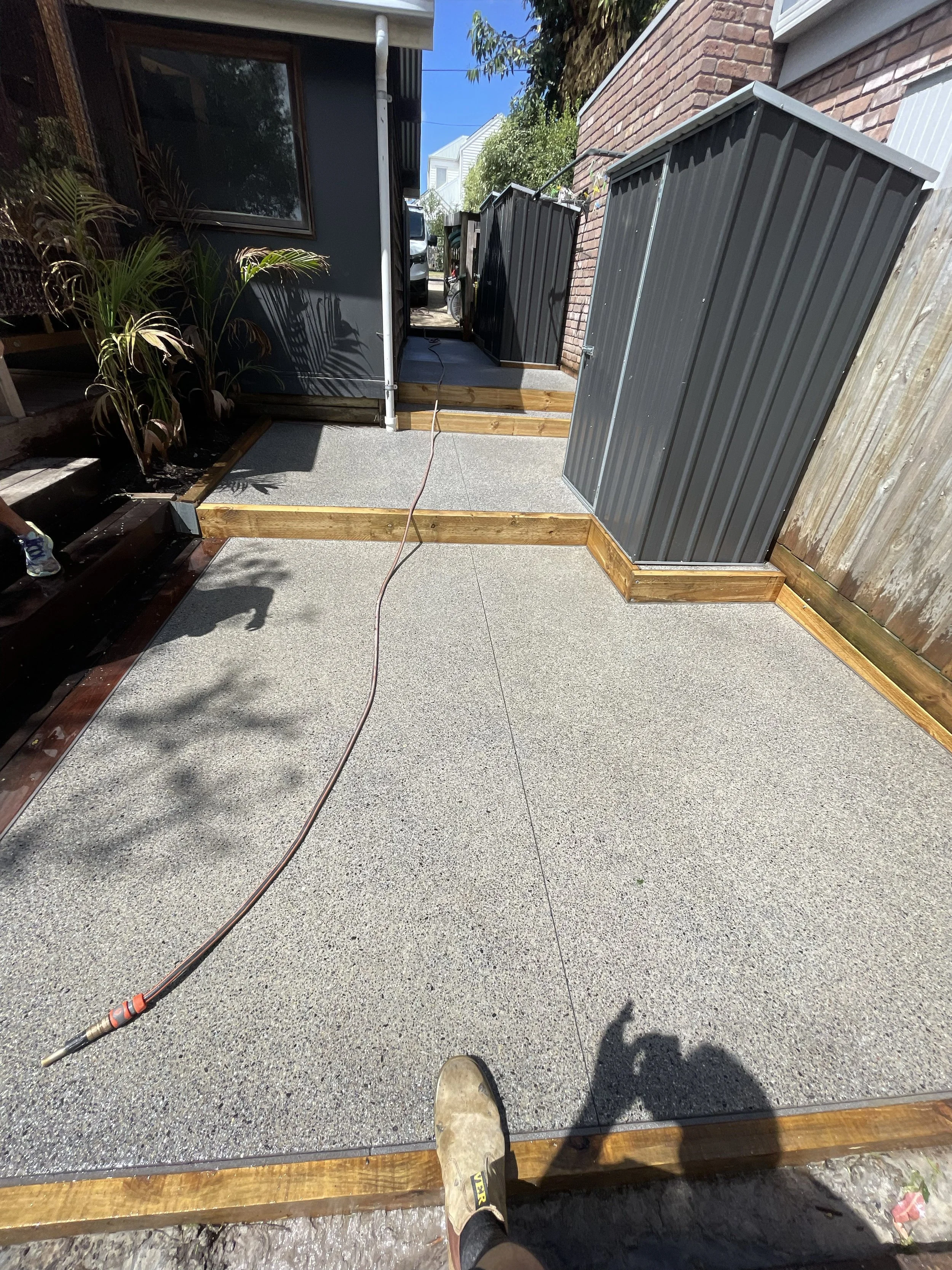 Exposed aggregate concrete 