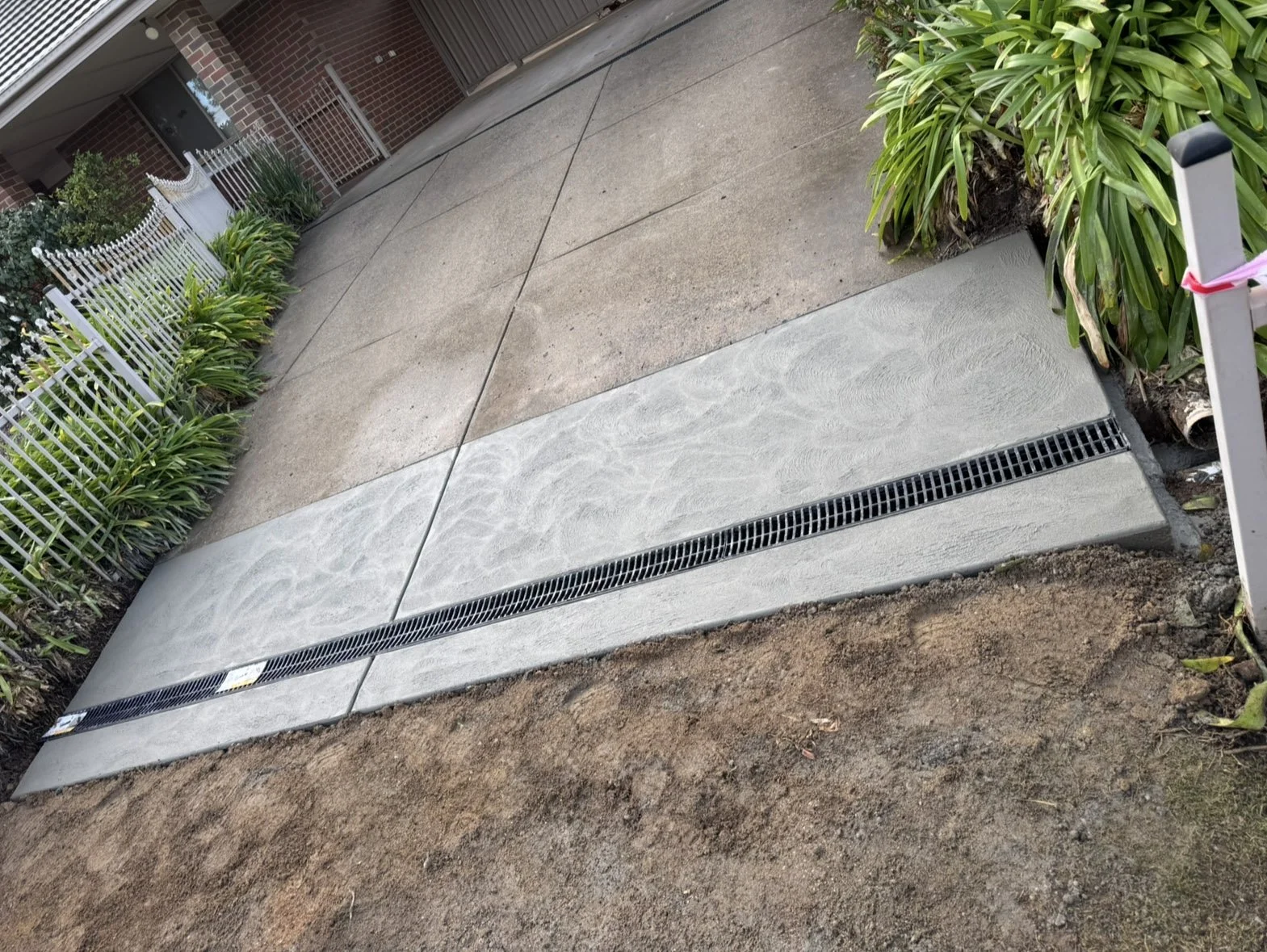Extra concrete surface drainage 