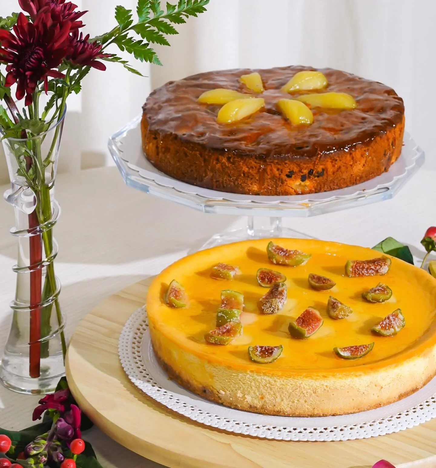 Two cakes, zero self-control. 

Which one are you grabbing first?