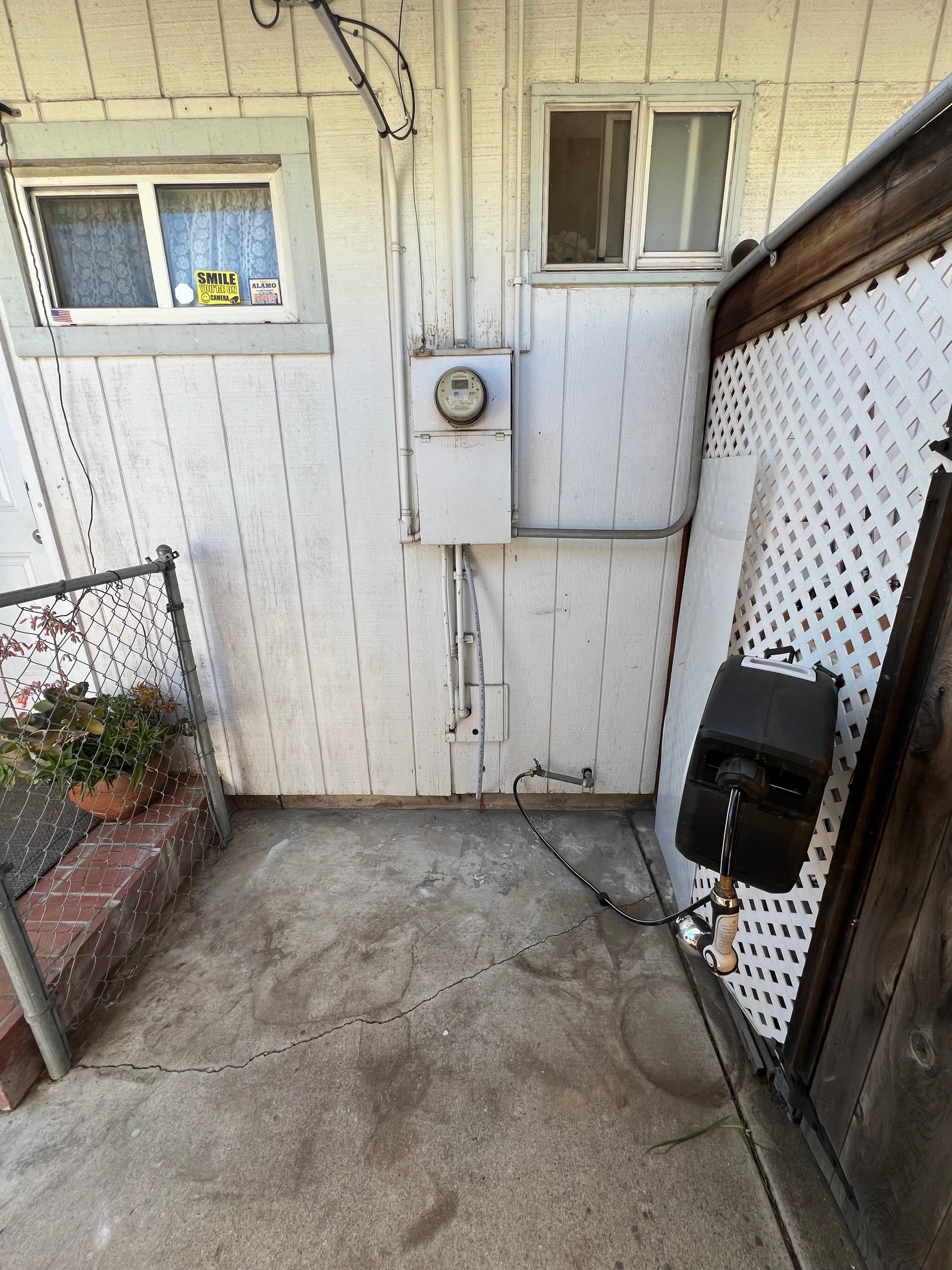 Old 100-amp meter main before upgrade in Stockton by MH Electrical Services.