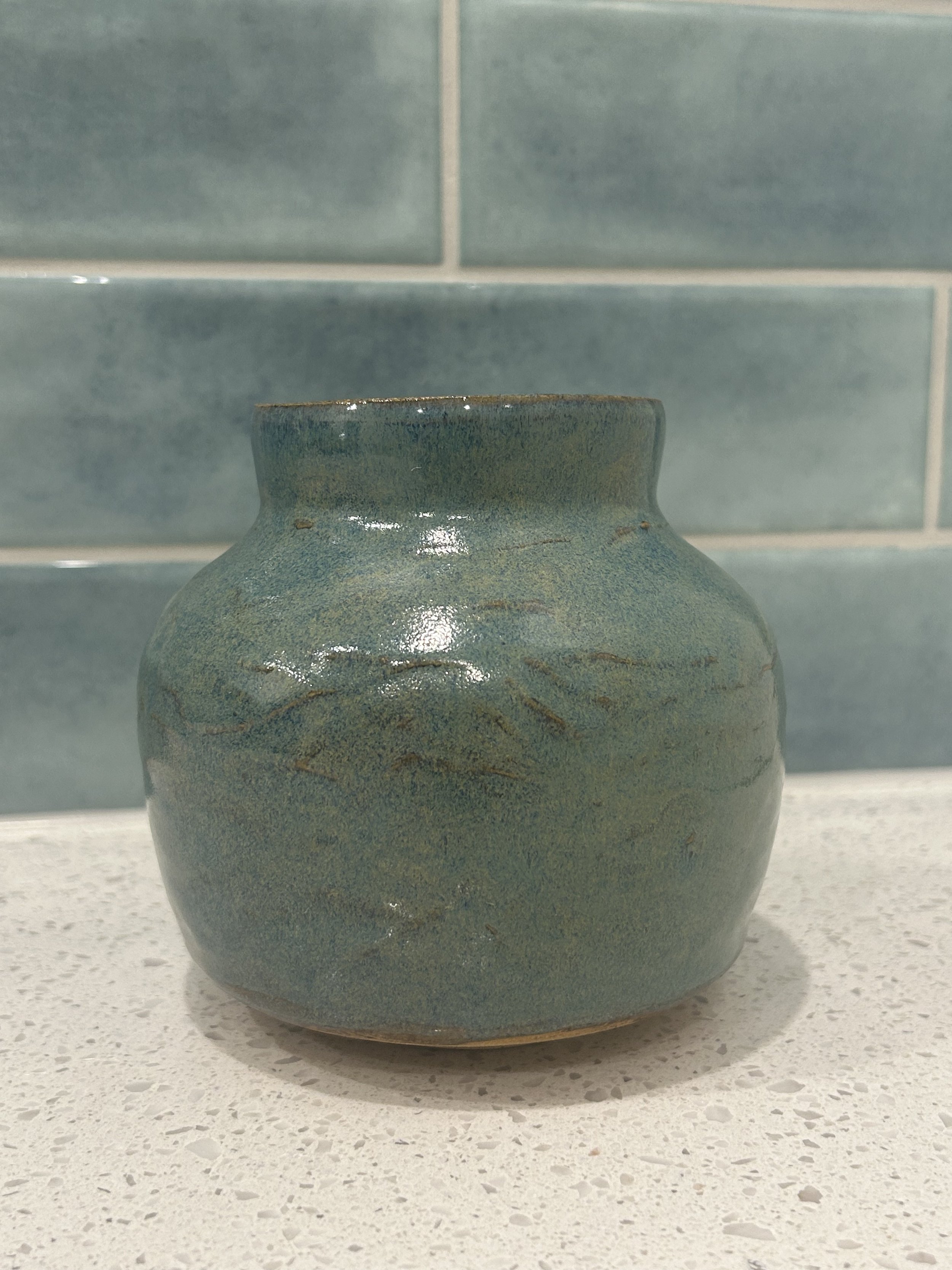 Ceramic vase with texture