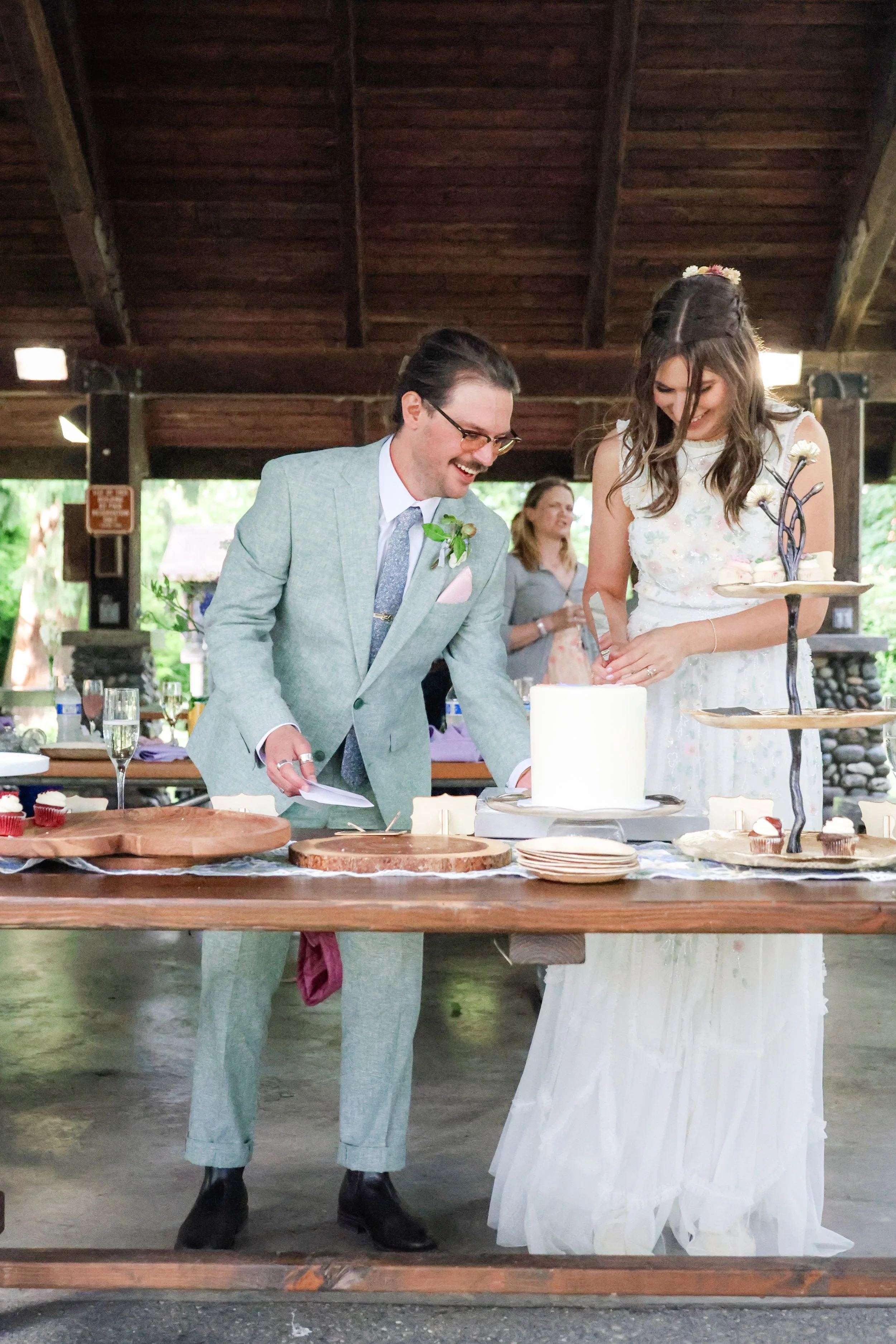 Pacific Northwest wedding cake cutting — NYLEAR wedding and event photography in Bellingham WA focused on observe and capture not direct and pose