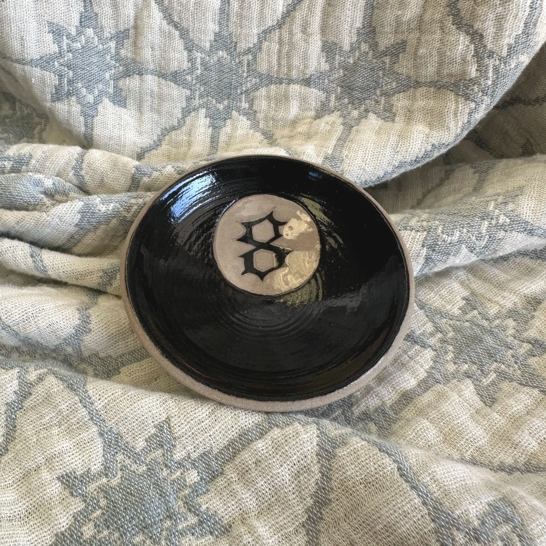 8 ball trinket dish 01