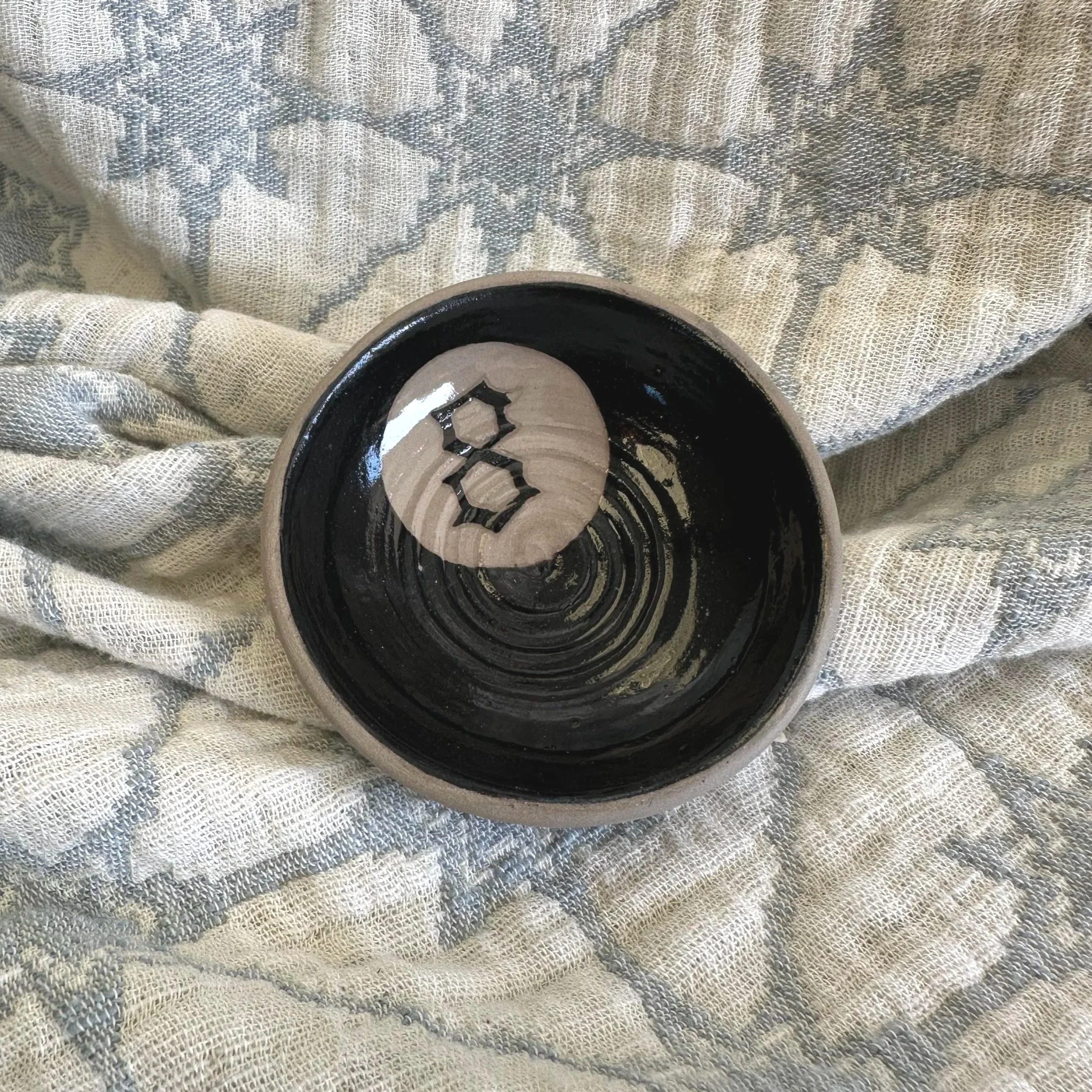 8 ball trinket dish 02