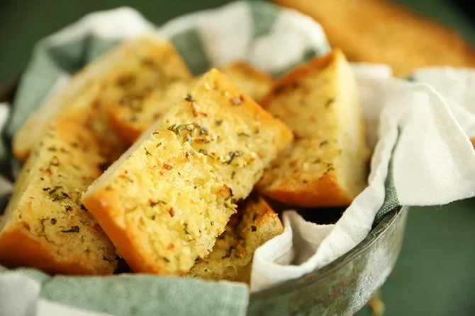 Best-Garlic-Bread-6.webp