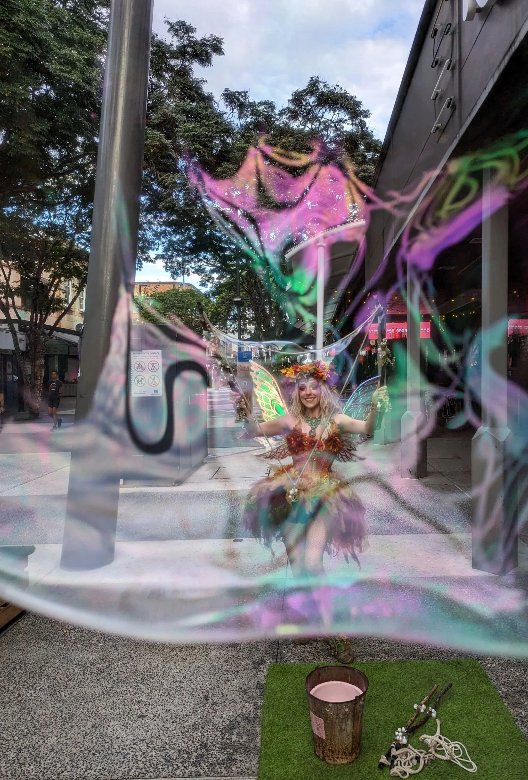 creative street performer  Bubbles in the Valley as part of the creatiive arts program