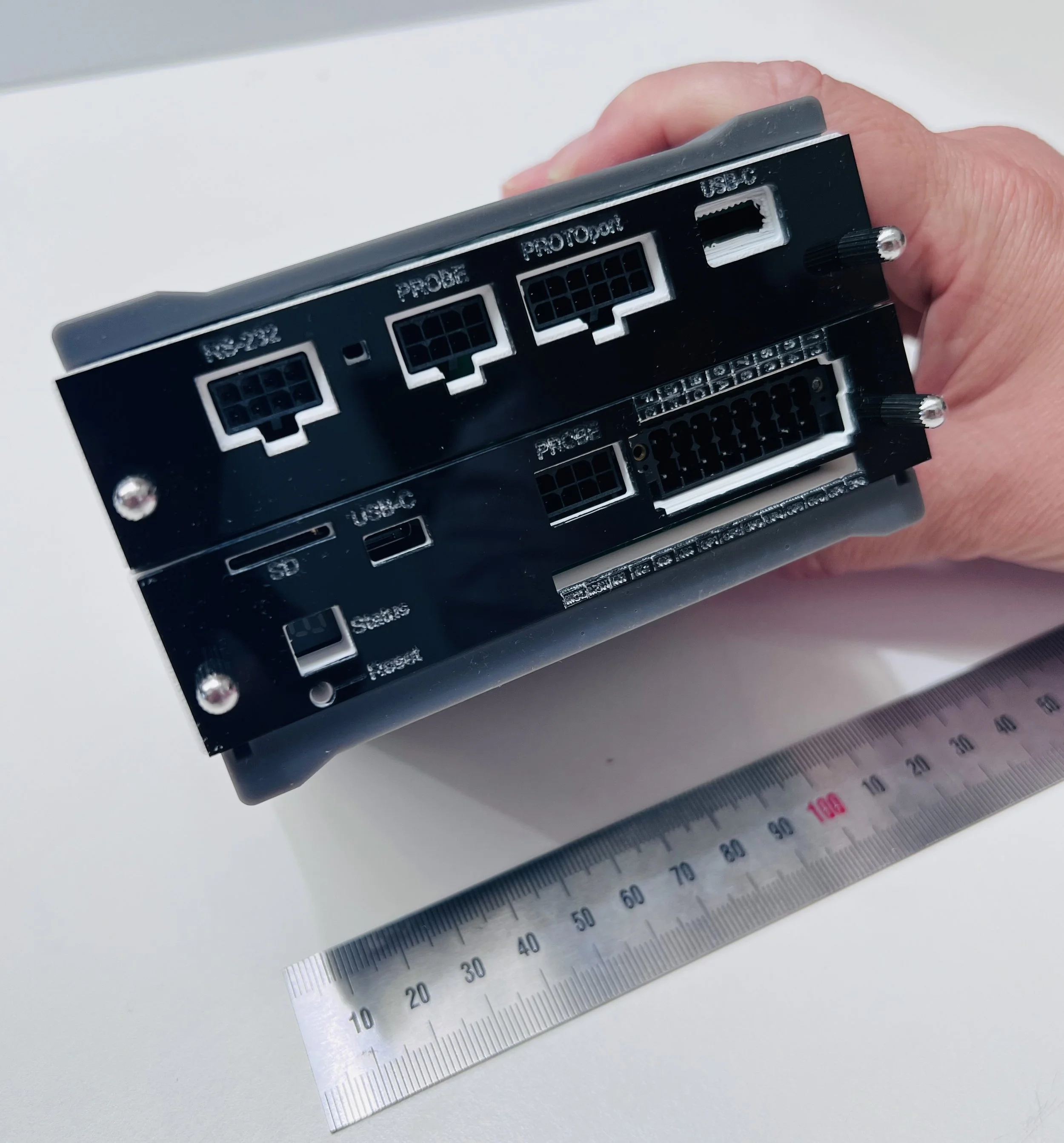 Eddie 2-slot Data Hub
