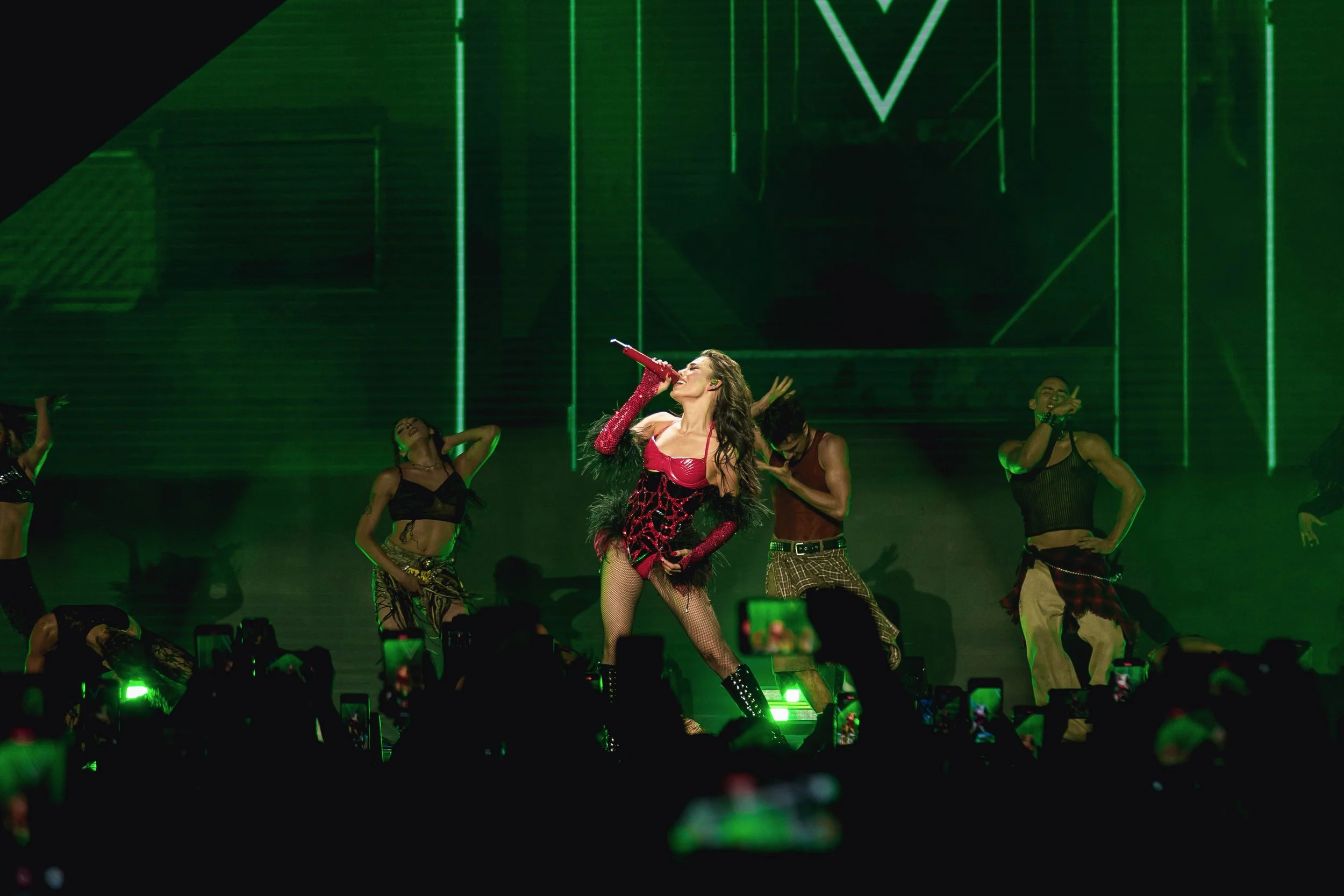 danna en los mtv miaw 2024