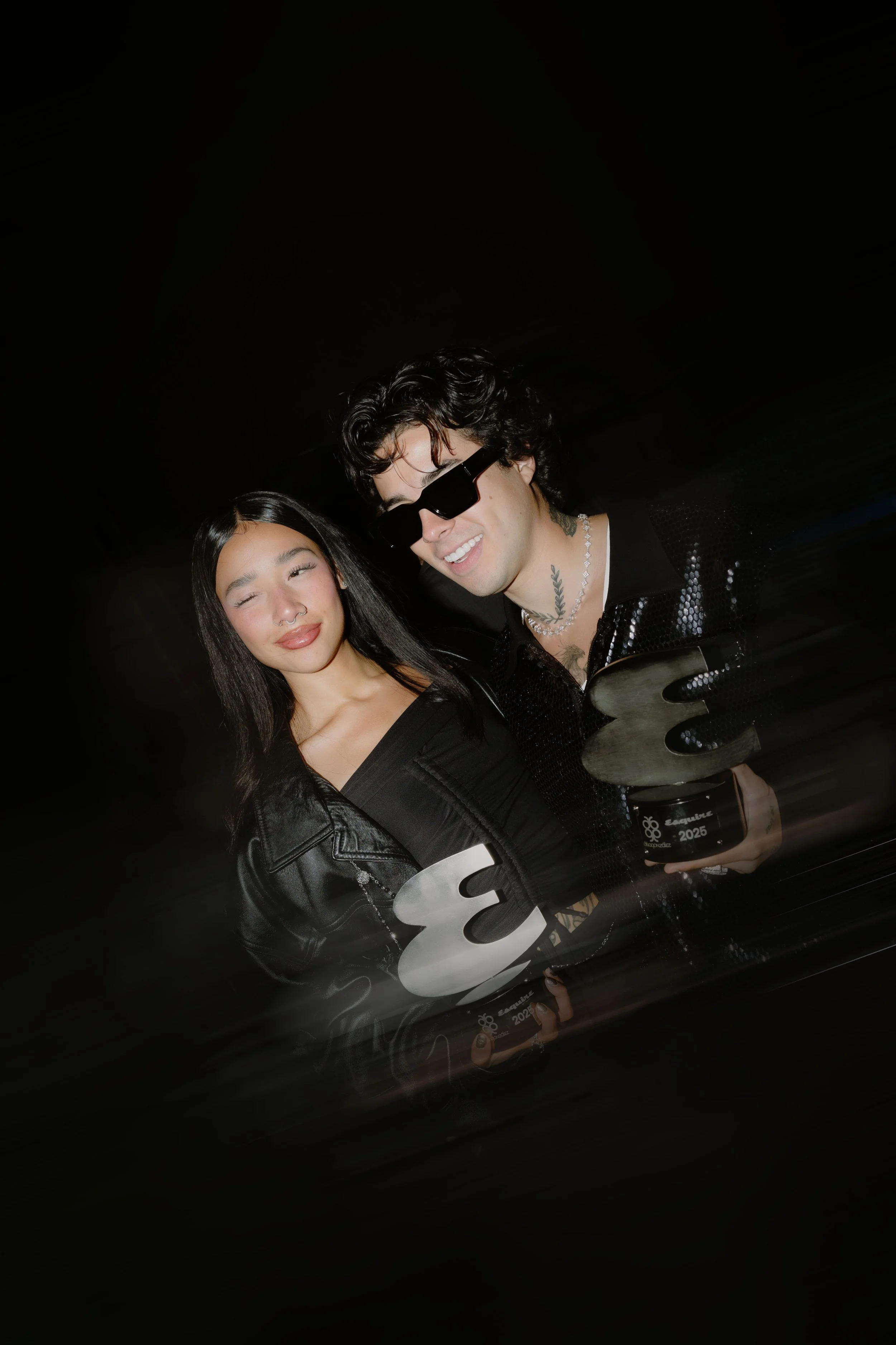 mario bautista y selene en los esquire awards 2025.