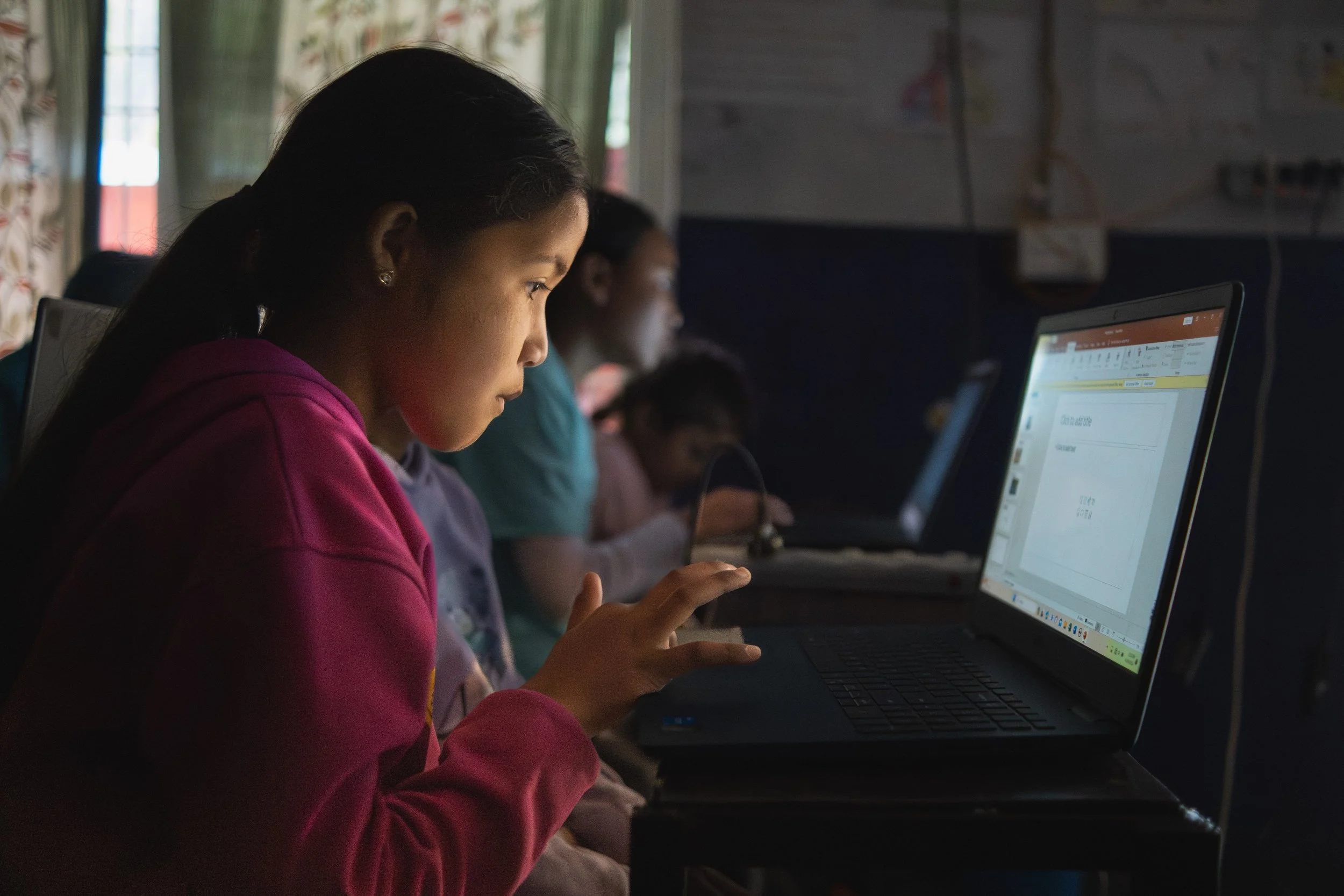 girl-computer-lab.jpg