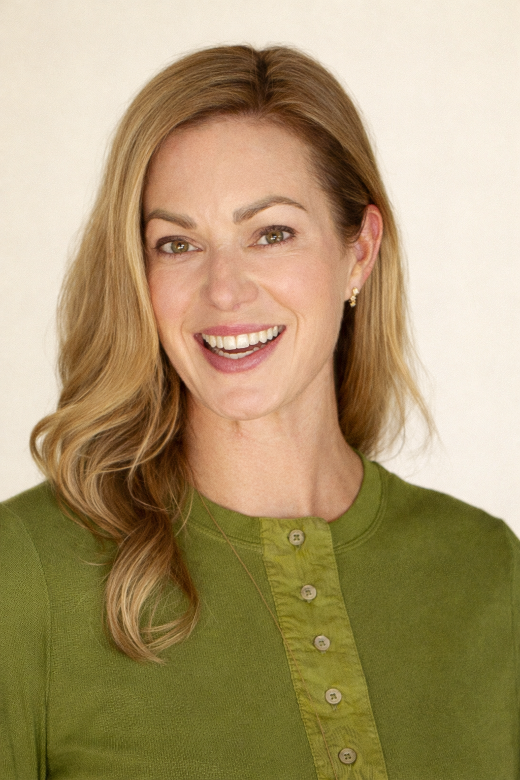 Madison Milmeister, integrative dietitian specializing in hormone and midlife health