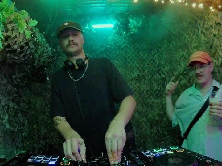 Bits and pieces from our last rooftop dance presenting @itsjunimusic !!

Shoutout to our Stella selectors @addax_music @poppyhasoon @caaaaatch25 @tealkilbride 🌟

RUNNING IT BACK THIS FRIDAY @zac.attacq ‼️

Link in bio for all your needs 🔗

Hustled 