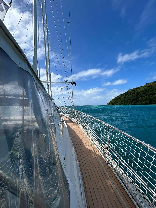 Welcome to Fiji, @world_arc_rally 🇫🇯
The fleet has made landfall at Vanua Balavu, out in the Lau Group and one of the most beautiful lagoons in the country. 20 boats in, but the weather has thrown a fair bit at the fleet coming in.

Vinaka to Fiji 