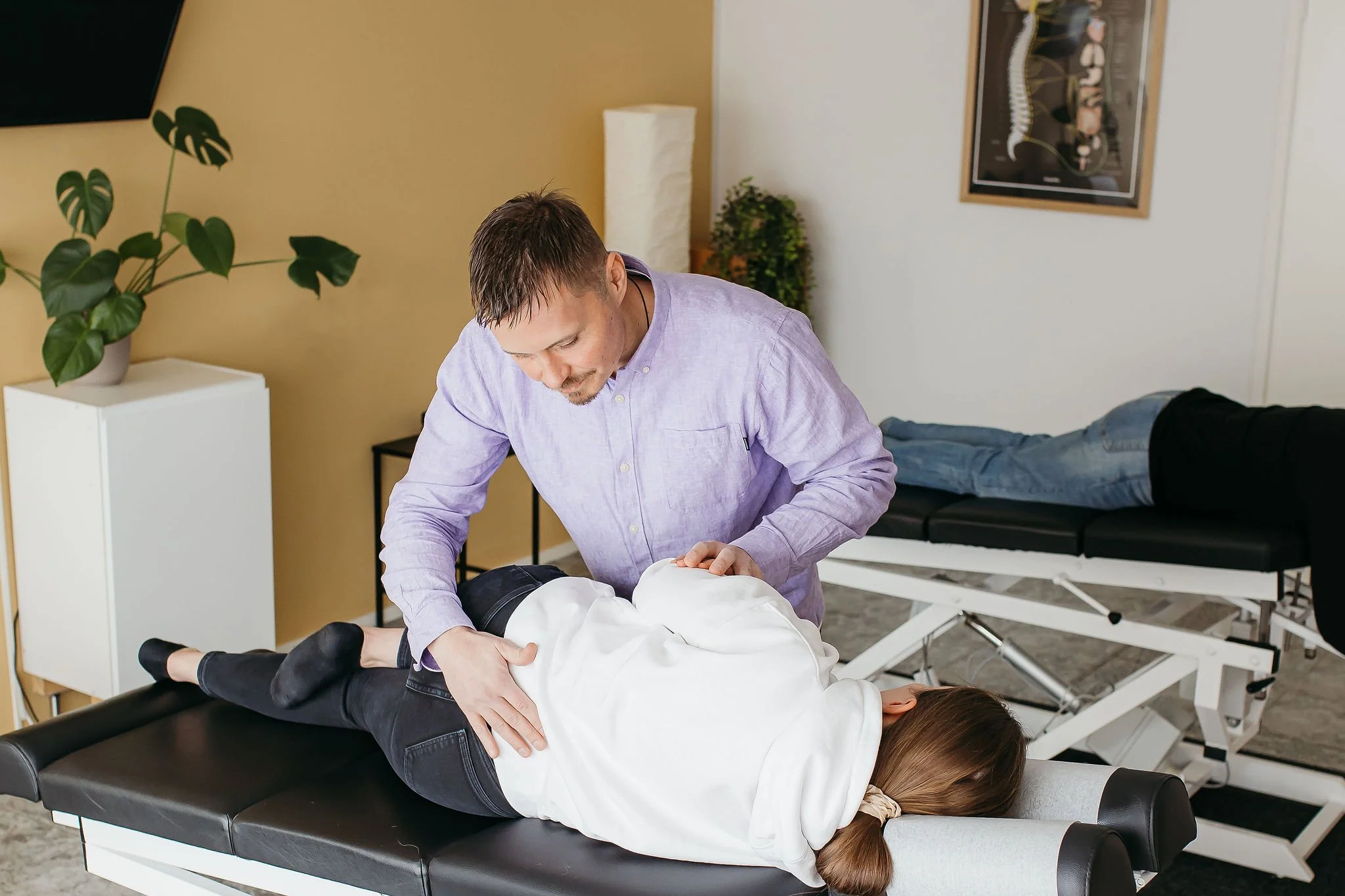 Kiropraktinen selkähoito Kouvolassa – apua selkäkipuun, niskavaivoihin ja liikerajoituksiin.