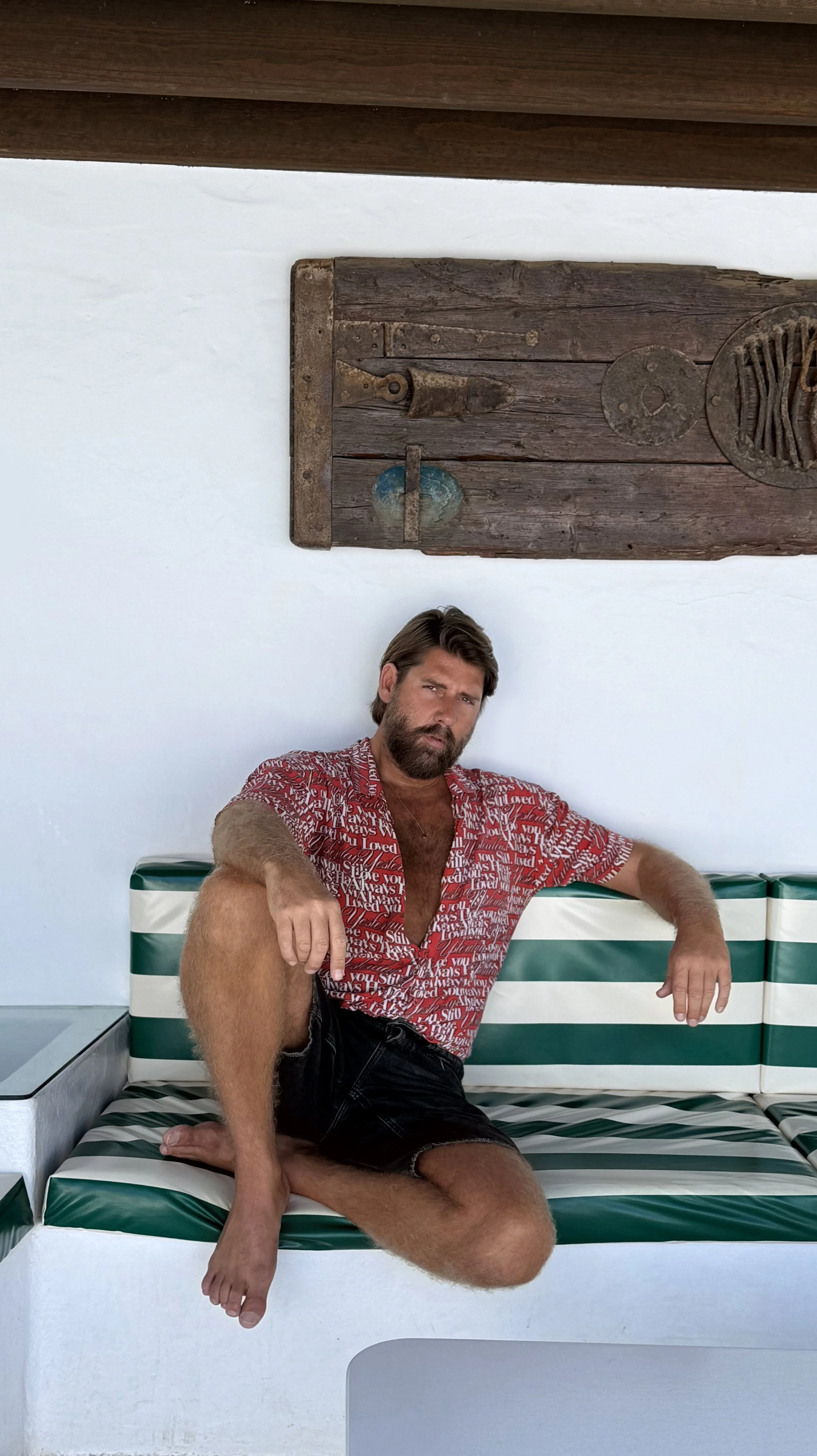 Luxury architect and creative director operating internationally. From Paris to Miami, Benjamin Liatoud creates sophisticated residences and boutique hotels, combining contemporary design, Art Deco inspiration and curated materials into distinctive, 