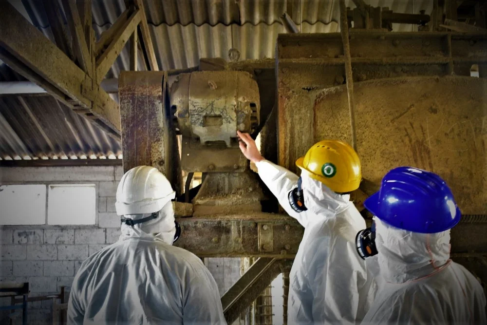 Controlled asbestos sample prepared for UKAS-accredited laboratory analysis
