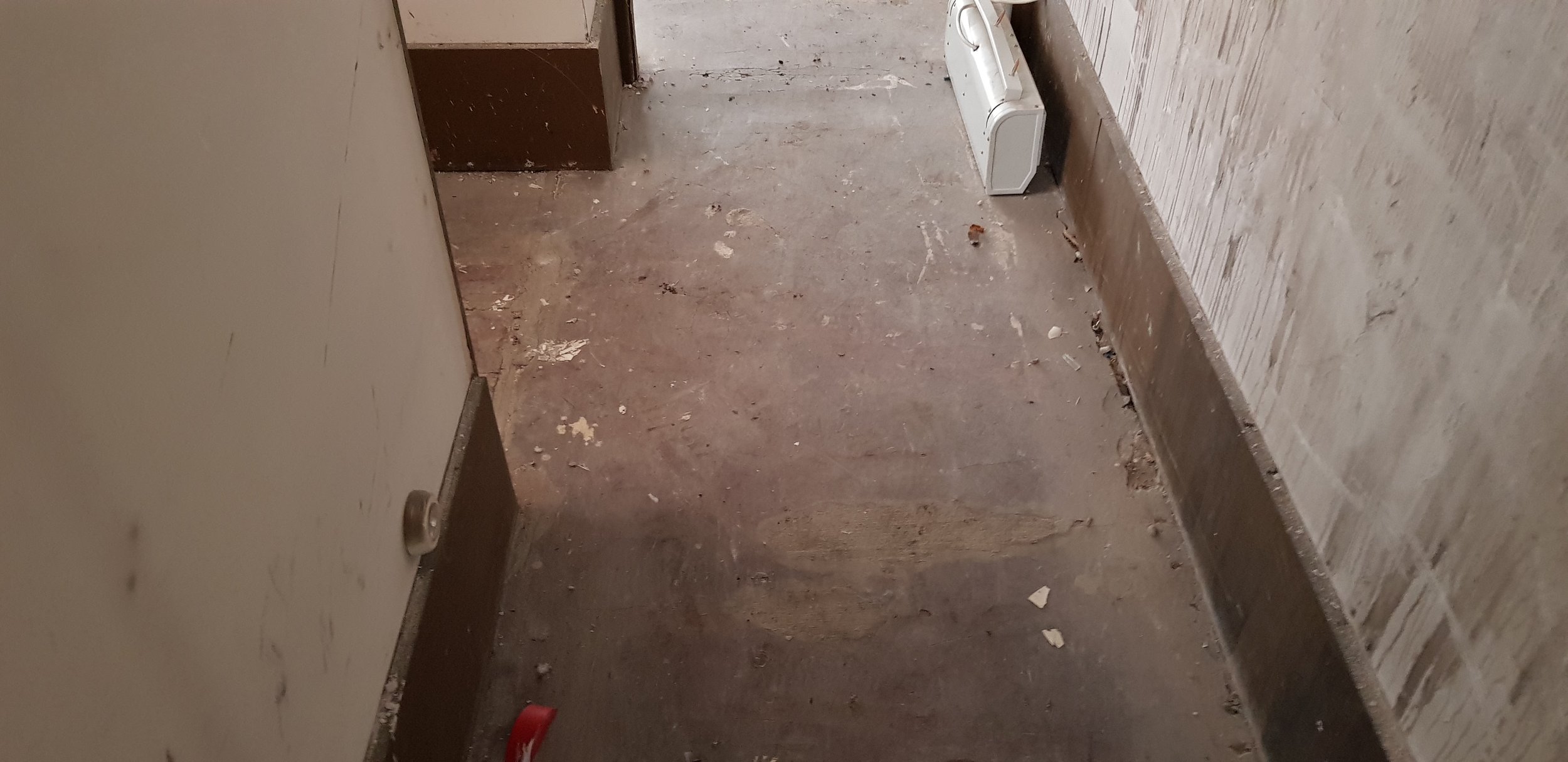 Floor containing asbestos