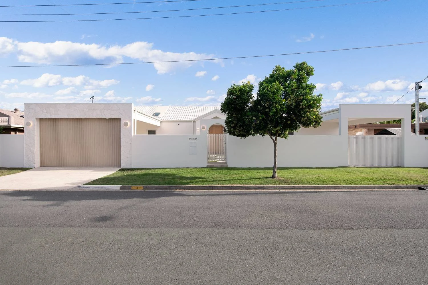 4 Curlew Cres01.jpg