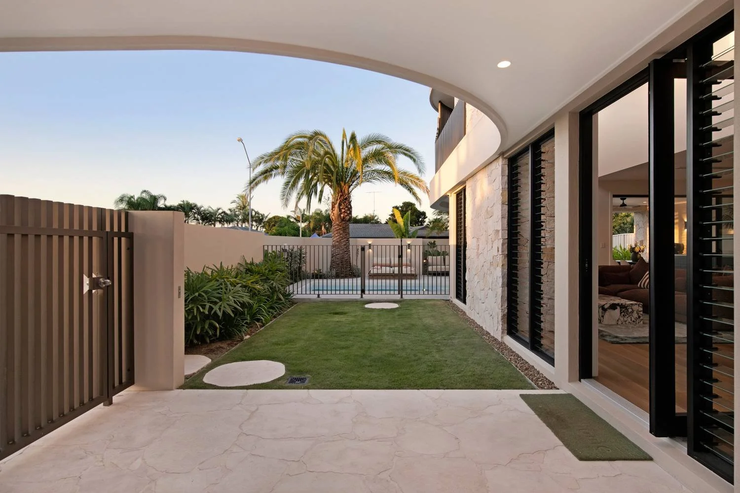 3 Rawlinna Ct43.jpg