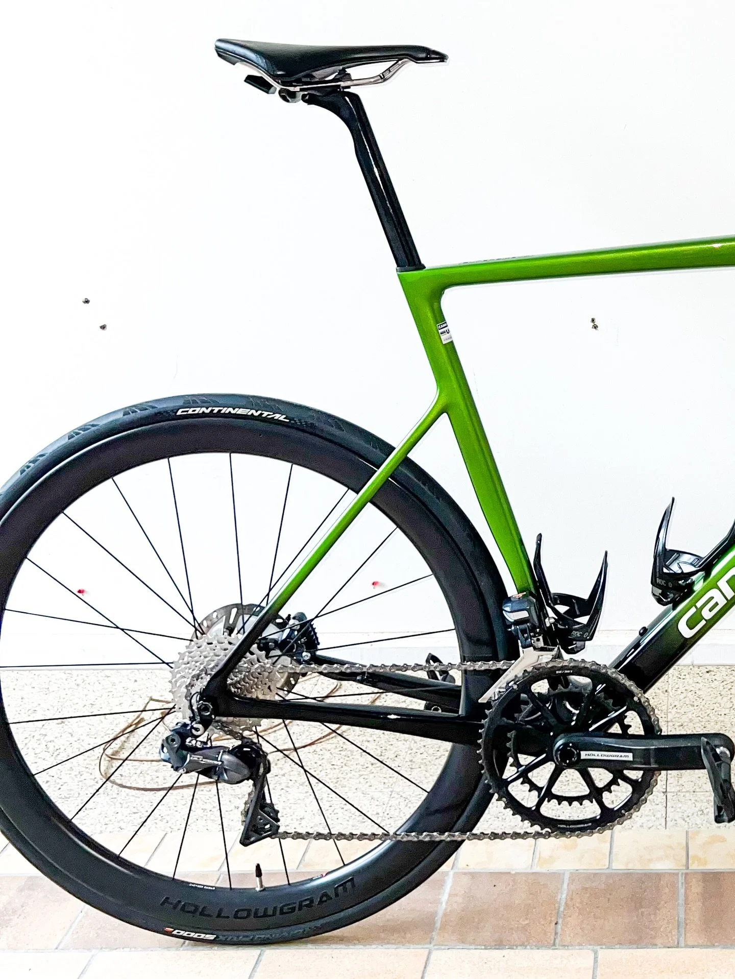 🐸Custom build INCOMING! 😎 

New painted frame Cannondale Supersix Evo in Kawasaki green! 🏍️

Thanks @de_rudinator for the trust!