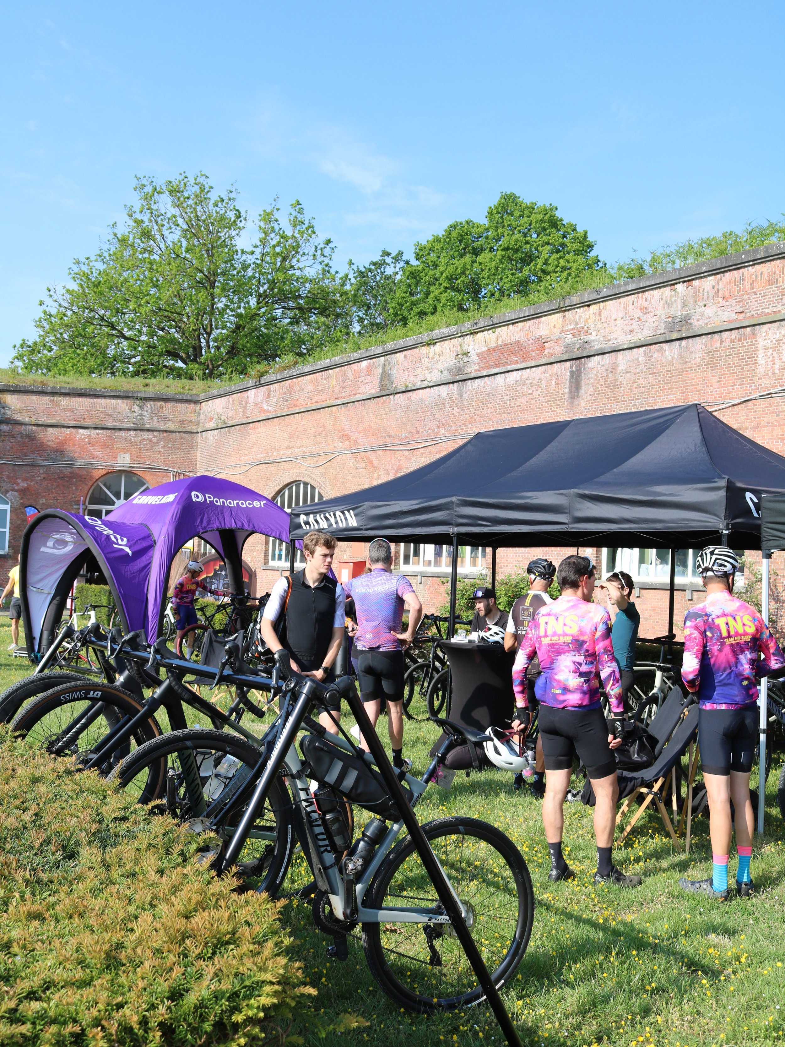 🌟 Terugblik op onze Discovery Day van afgelopen zaterdag! 🚴&zwj;♂️☀️

Wat een fantastische dag was het samen met onze partners Raymon, Canyon, Aurum en Superior! Dankzij het mooie weer en de talrijke opkomst van deelnemers en testers werd het een e