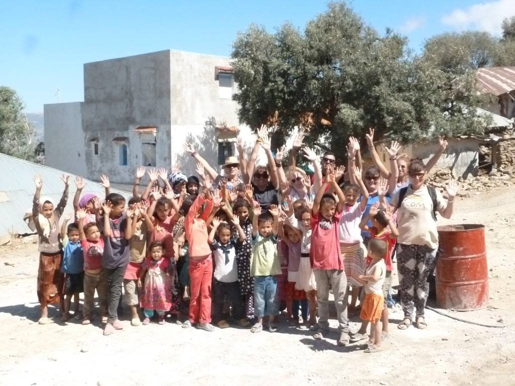 SIS Team with kids supported by Rifcom