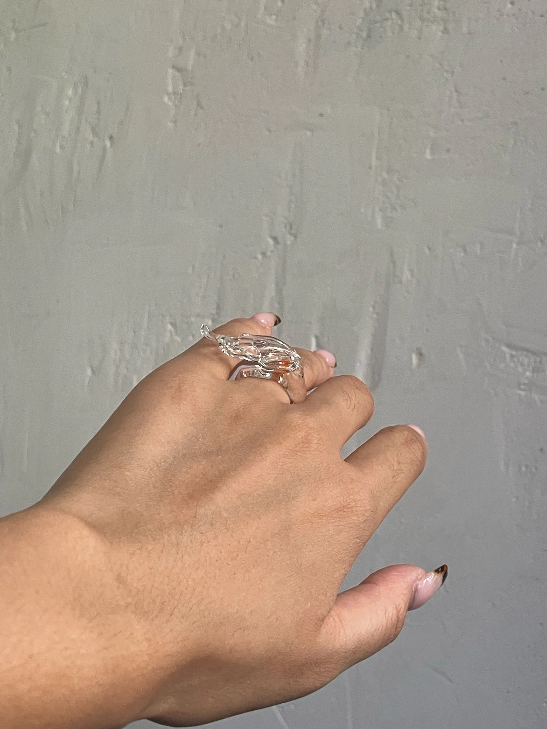 Anillo ala de vidrio de borosilicato transparente. Blessed Eye Studio. Madrid