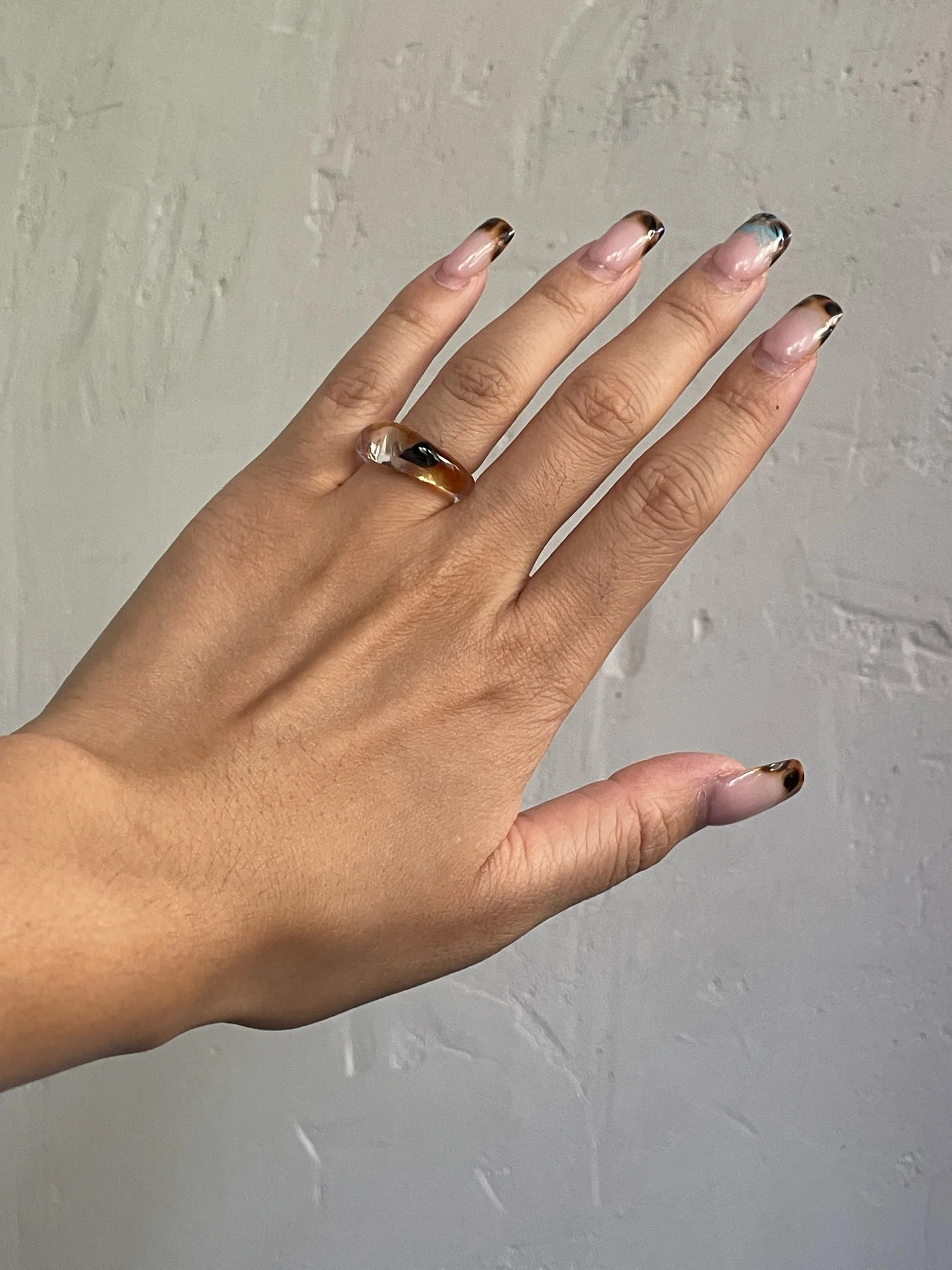 Anillo de vidrio de borosilicato AMB encapsulado. Tienda  y taller en Madrid. Zona embajadores y Madrid Río.